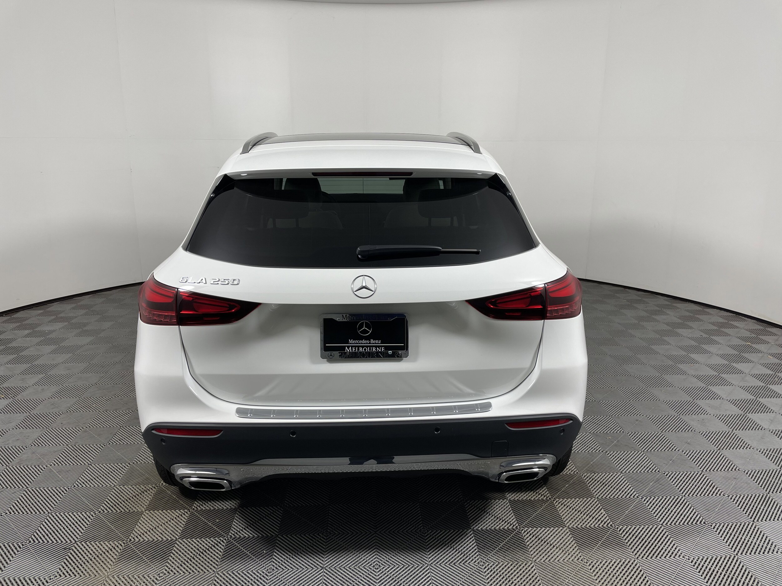 2026 Mercedes Benz GLC 300 photo 3