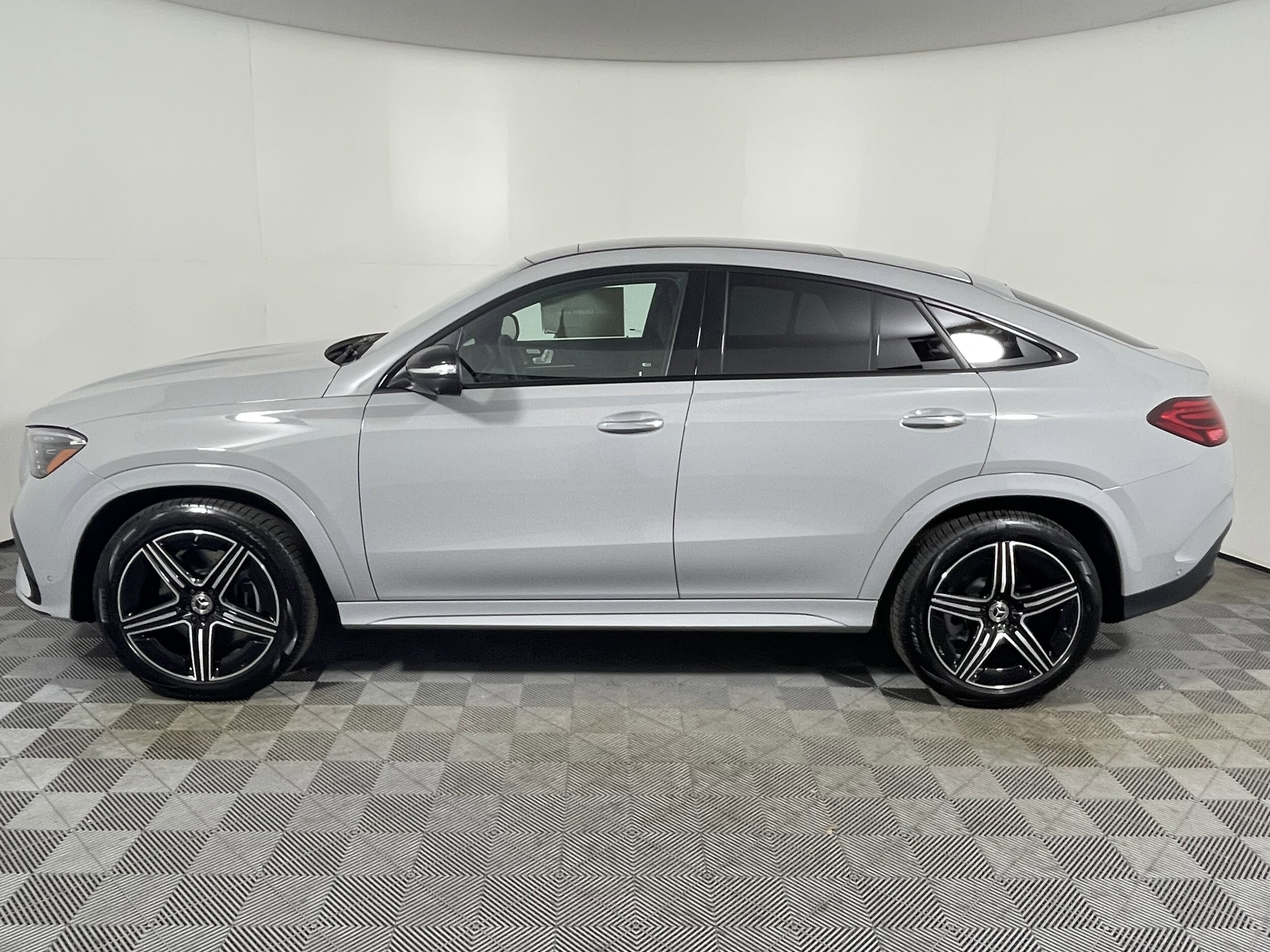 2026 Mercedes Benz GLE 450 4MATIC photo 2