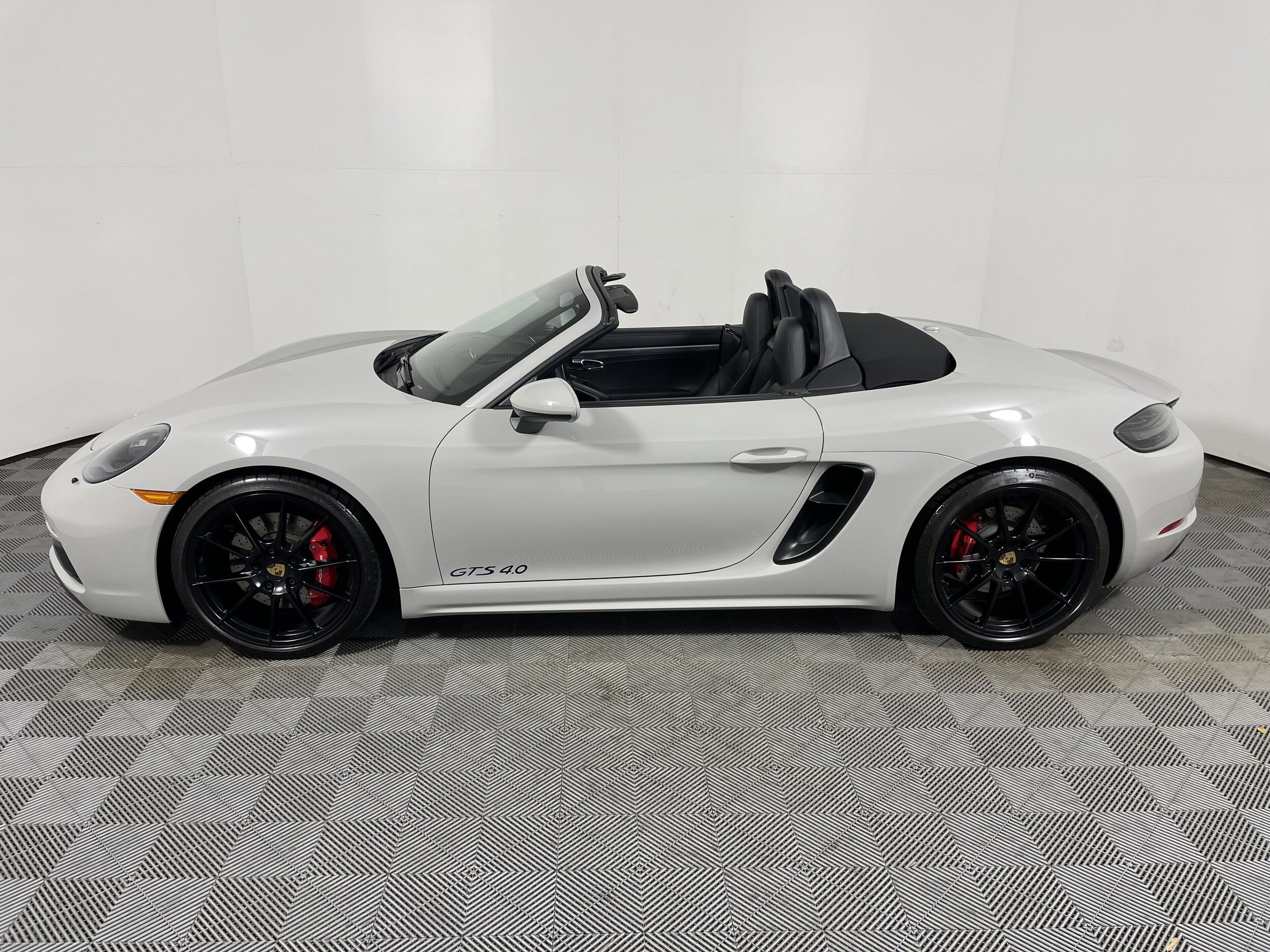 2024 Porsche Boxster GTS 4.0 photo 2