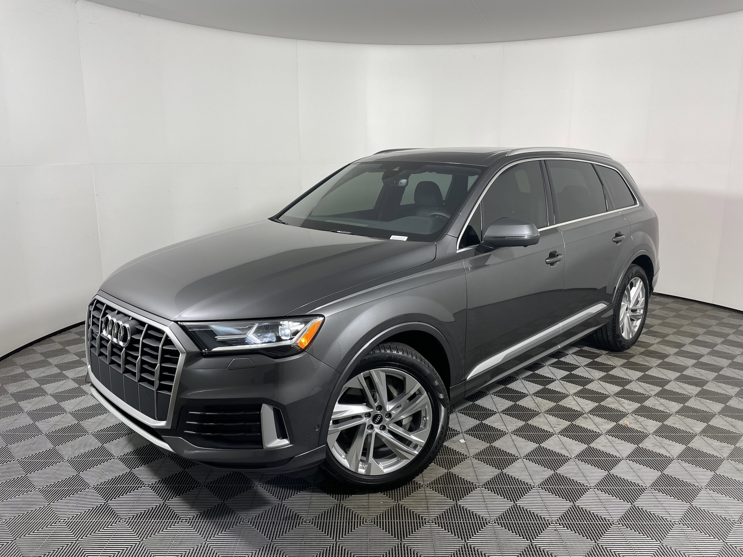 2022 Audi Q7 Premium's photo