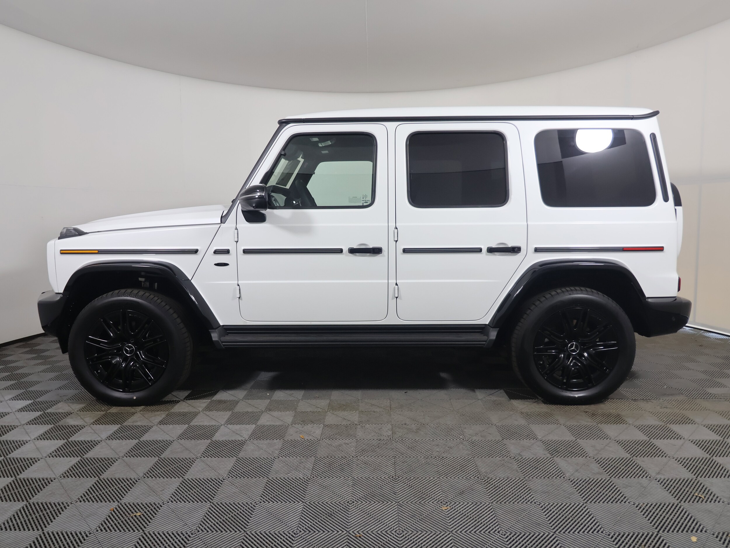 2025 Mercedes Benz G photo 2