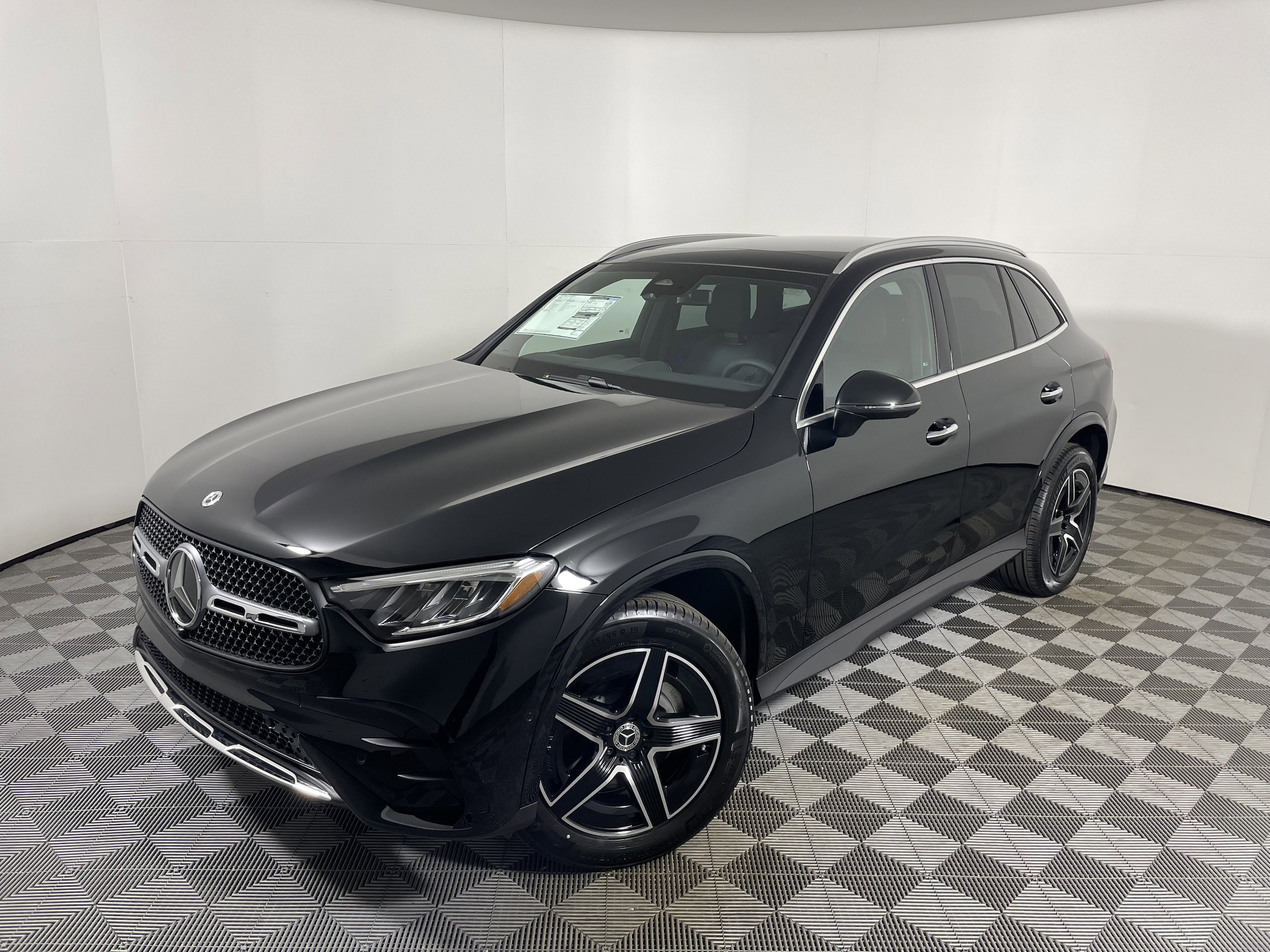 2026 Mercedes-Benz GLC Base's photo