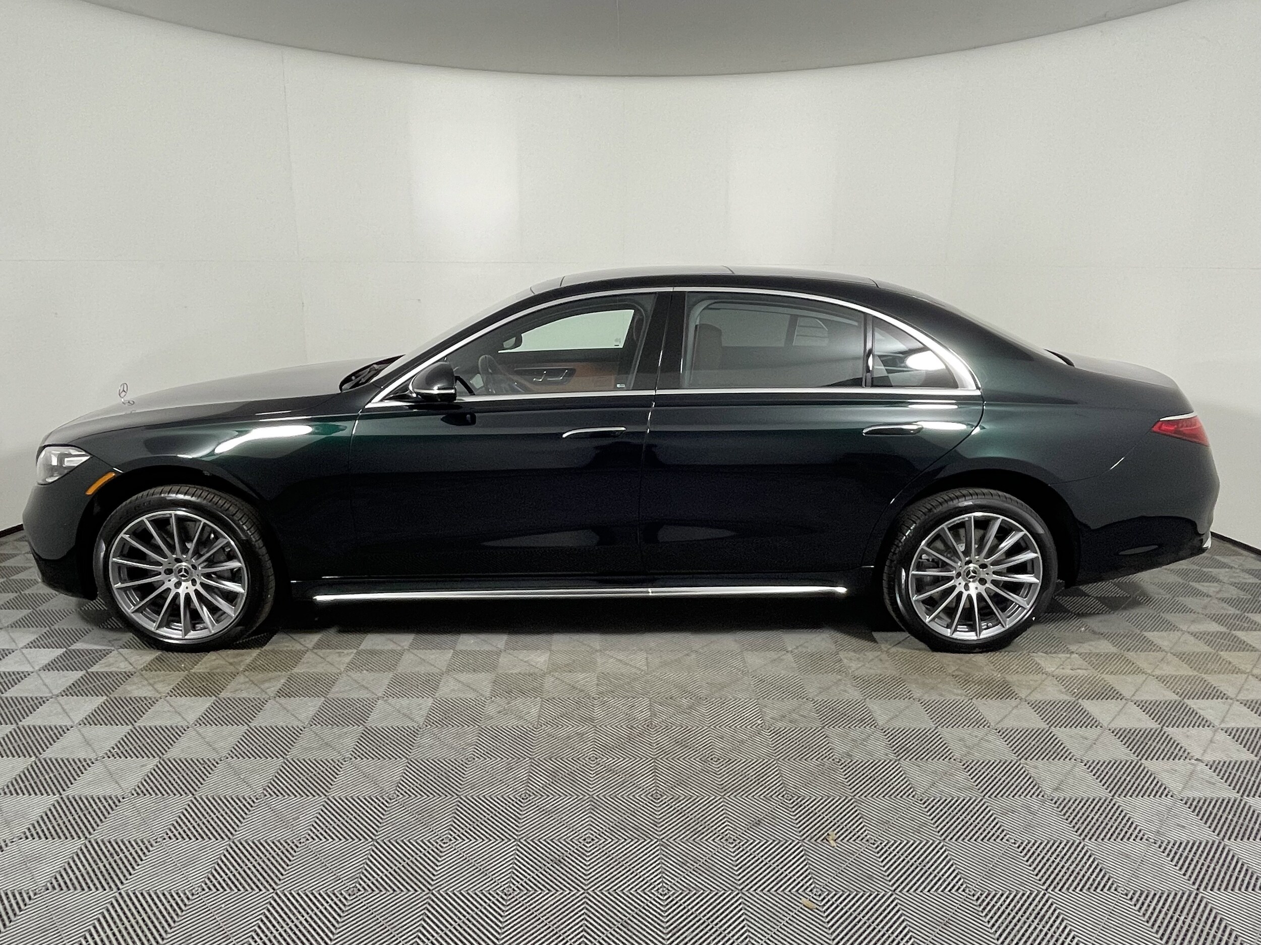 2026 Mercedes Benz S 580 4MATIC photo 2