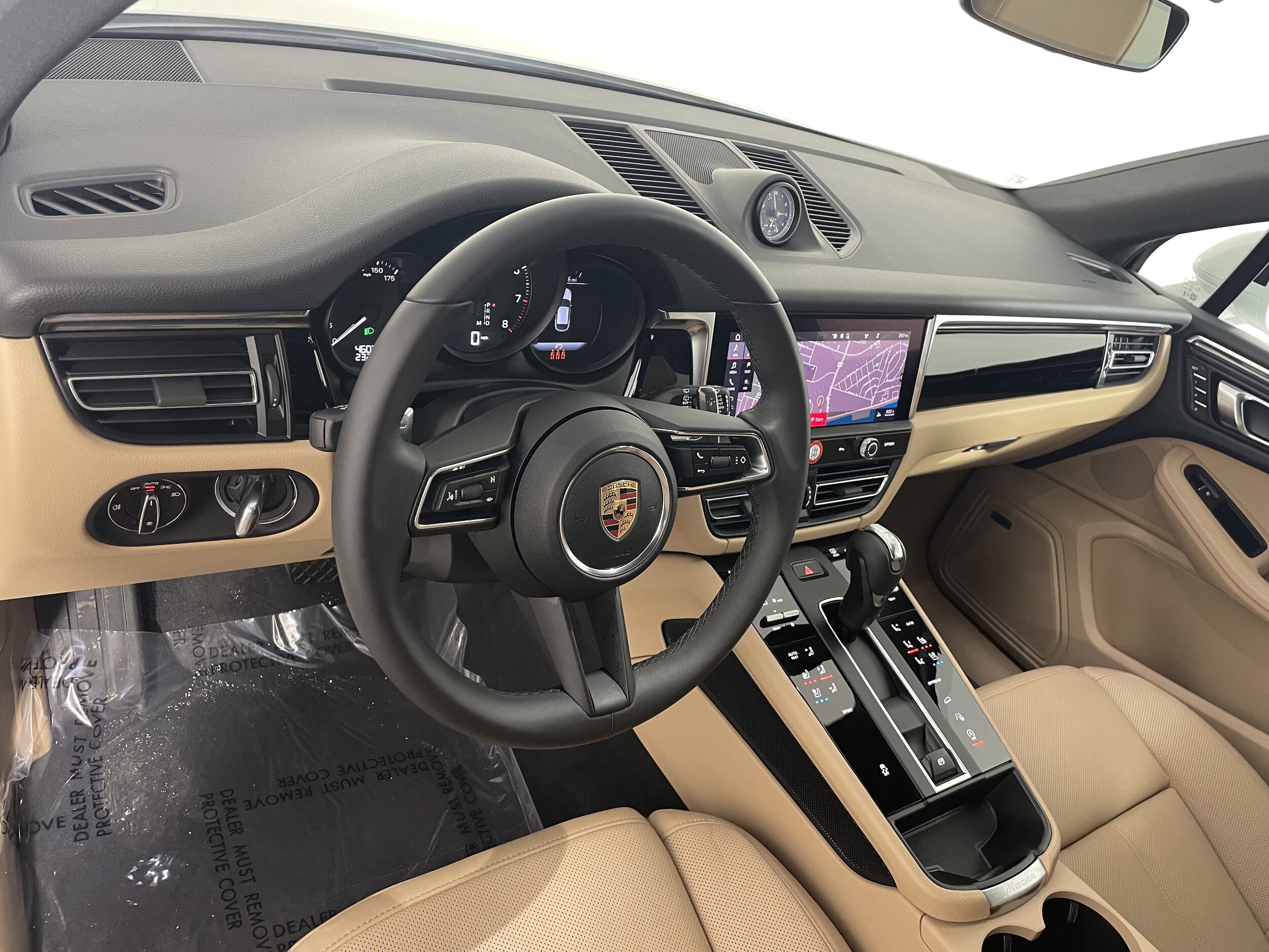 2025 Porsche Macan Base photo 4