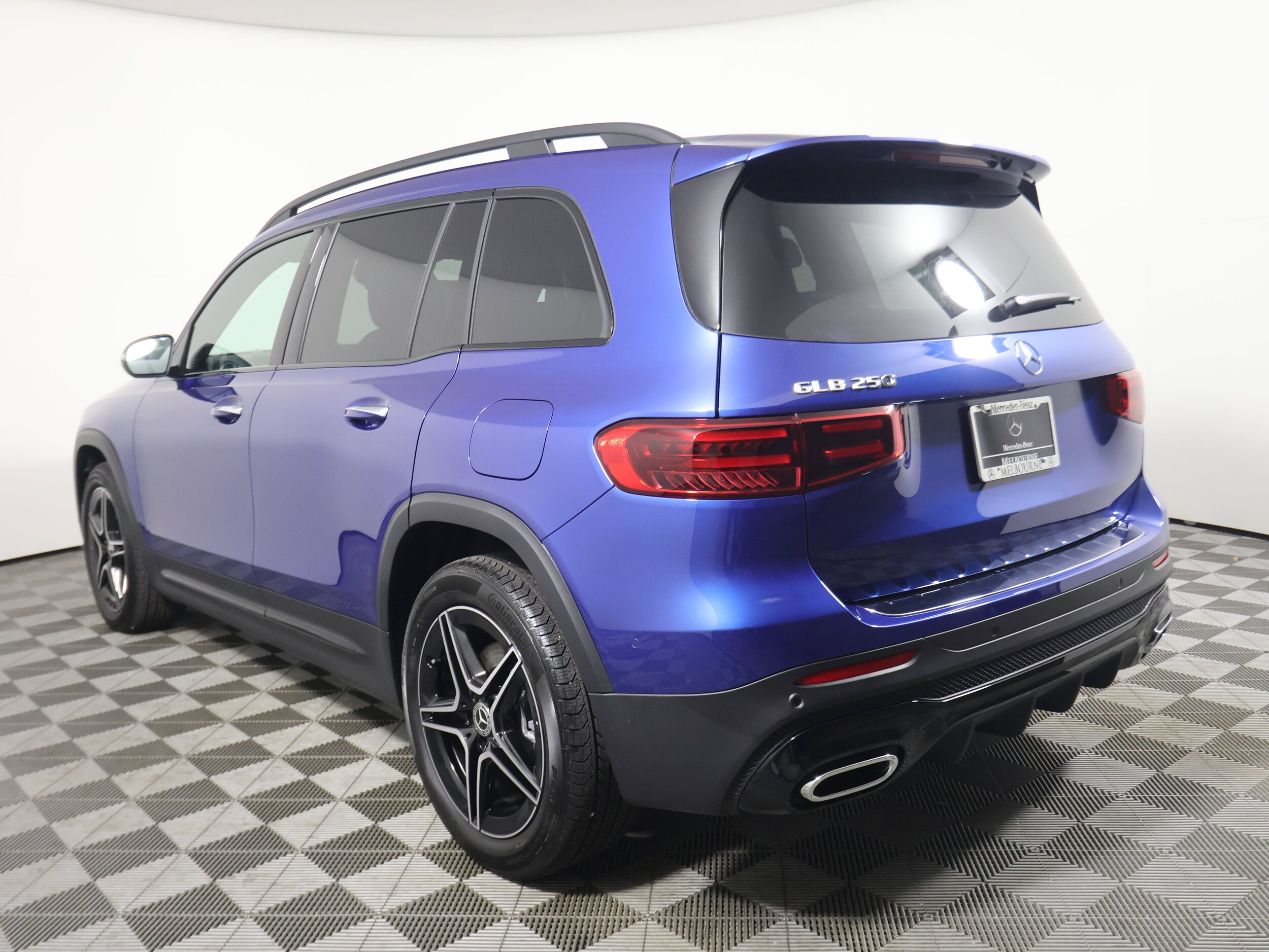 2024 Mercedes Benz GLB 250 photo 3