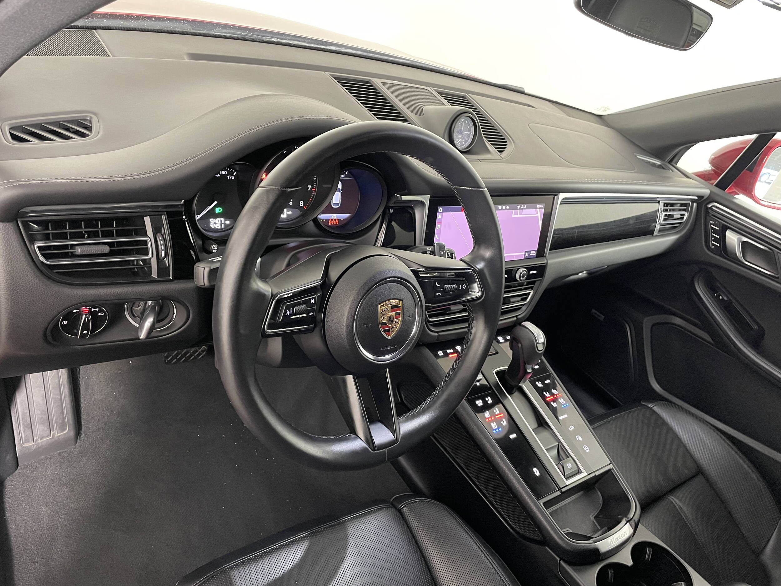 2025 Porsche Macan Base photo 4