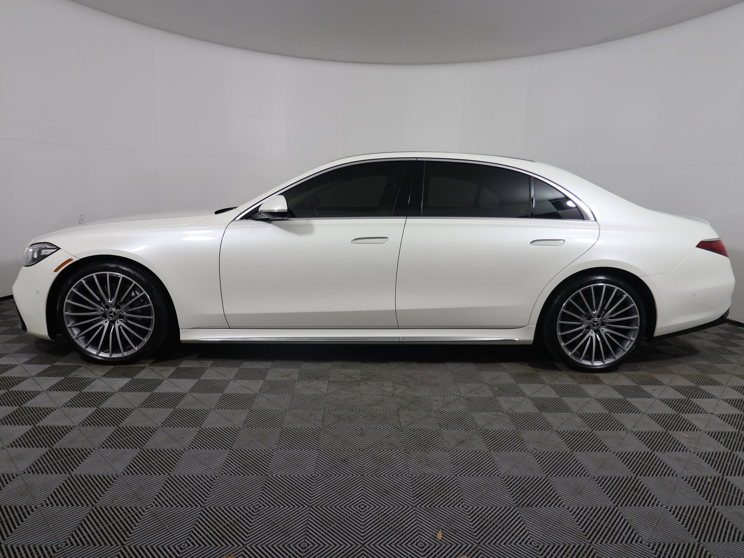 2022 Mercedes Benz S 580 4MATIC photo 2