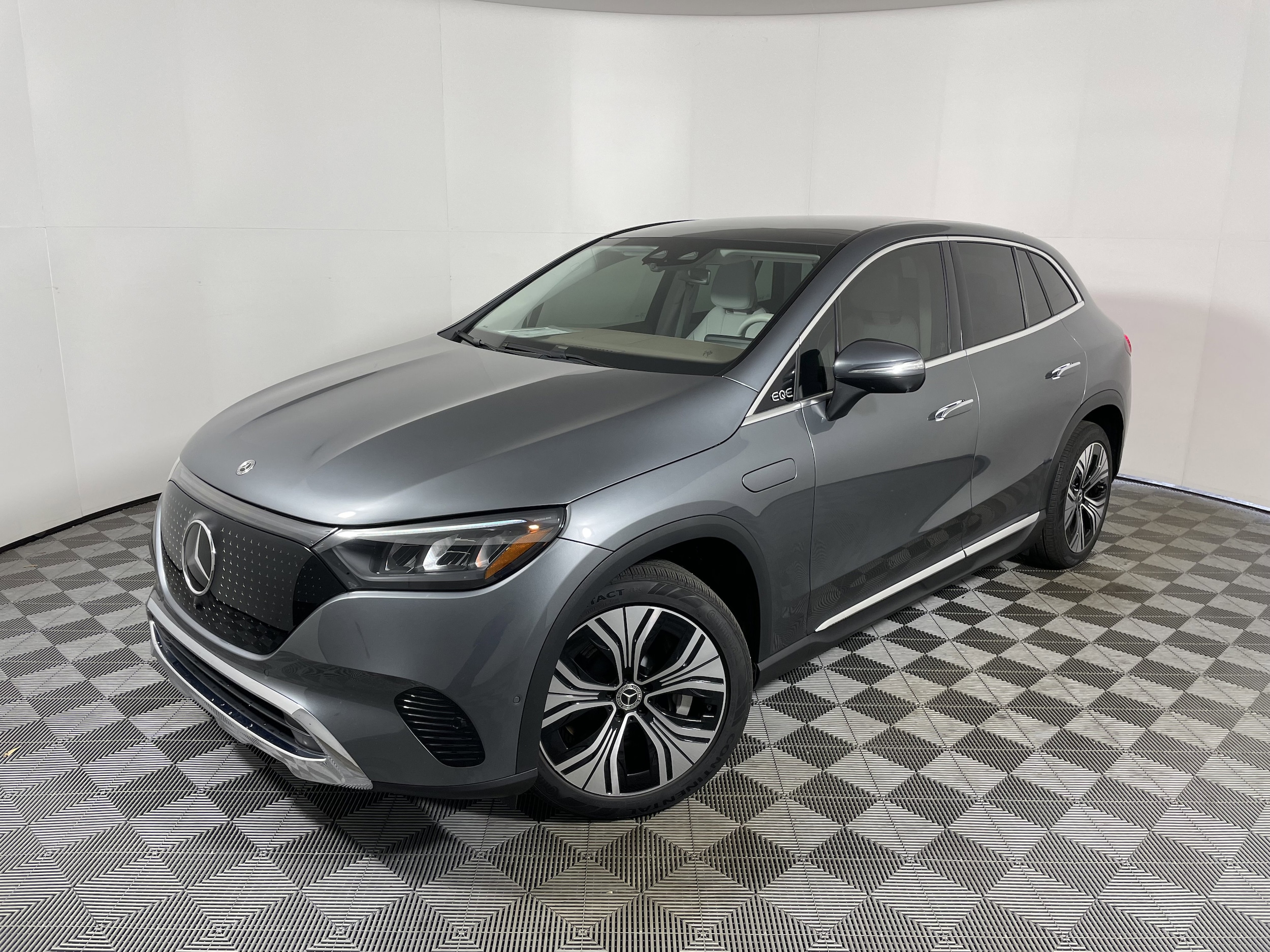 2023 Mercedes-Benz EQE SUV Base's photo