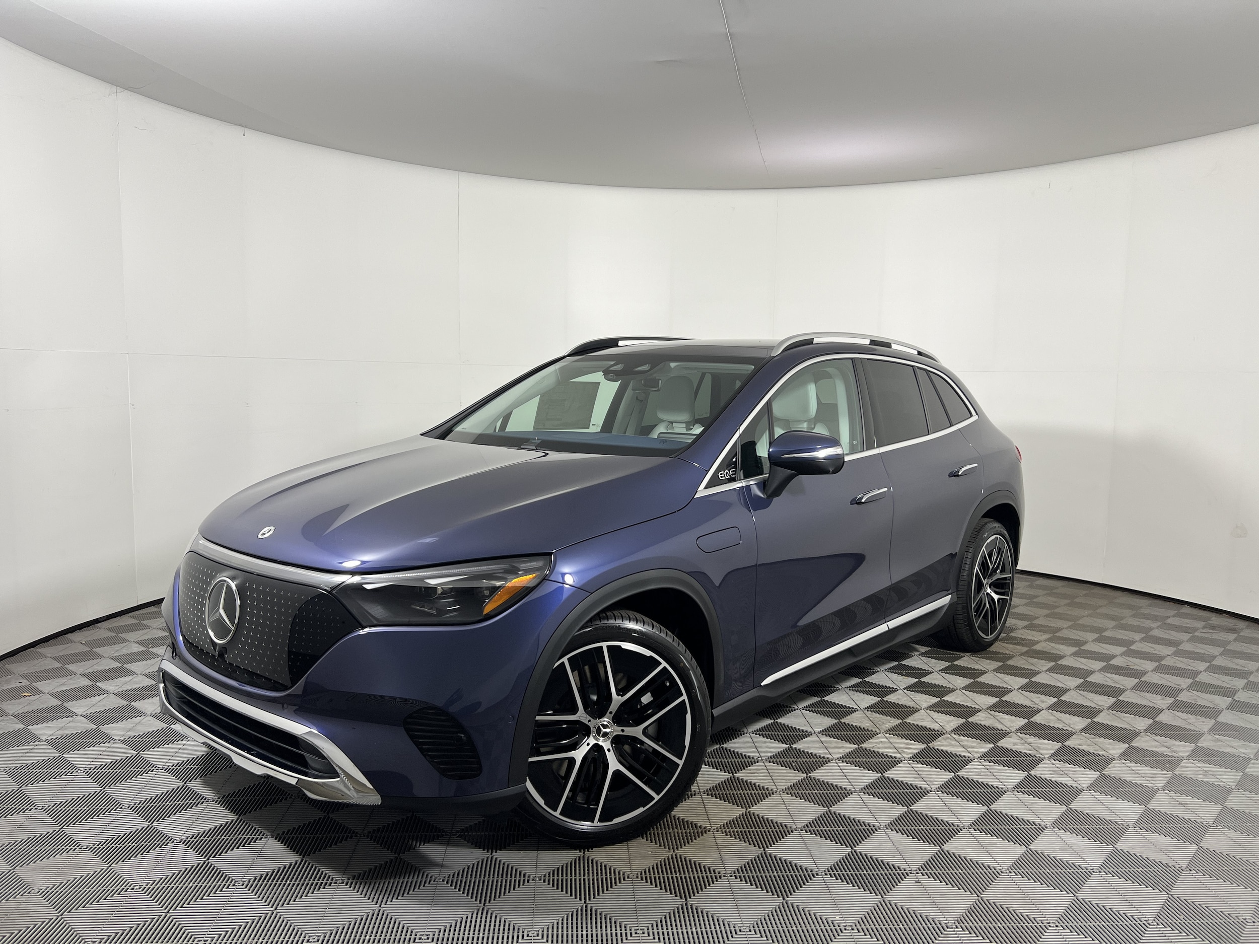 2027 Mercedes-Benz EQE SUV Base