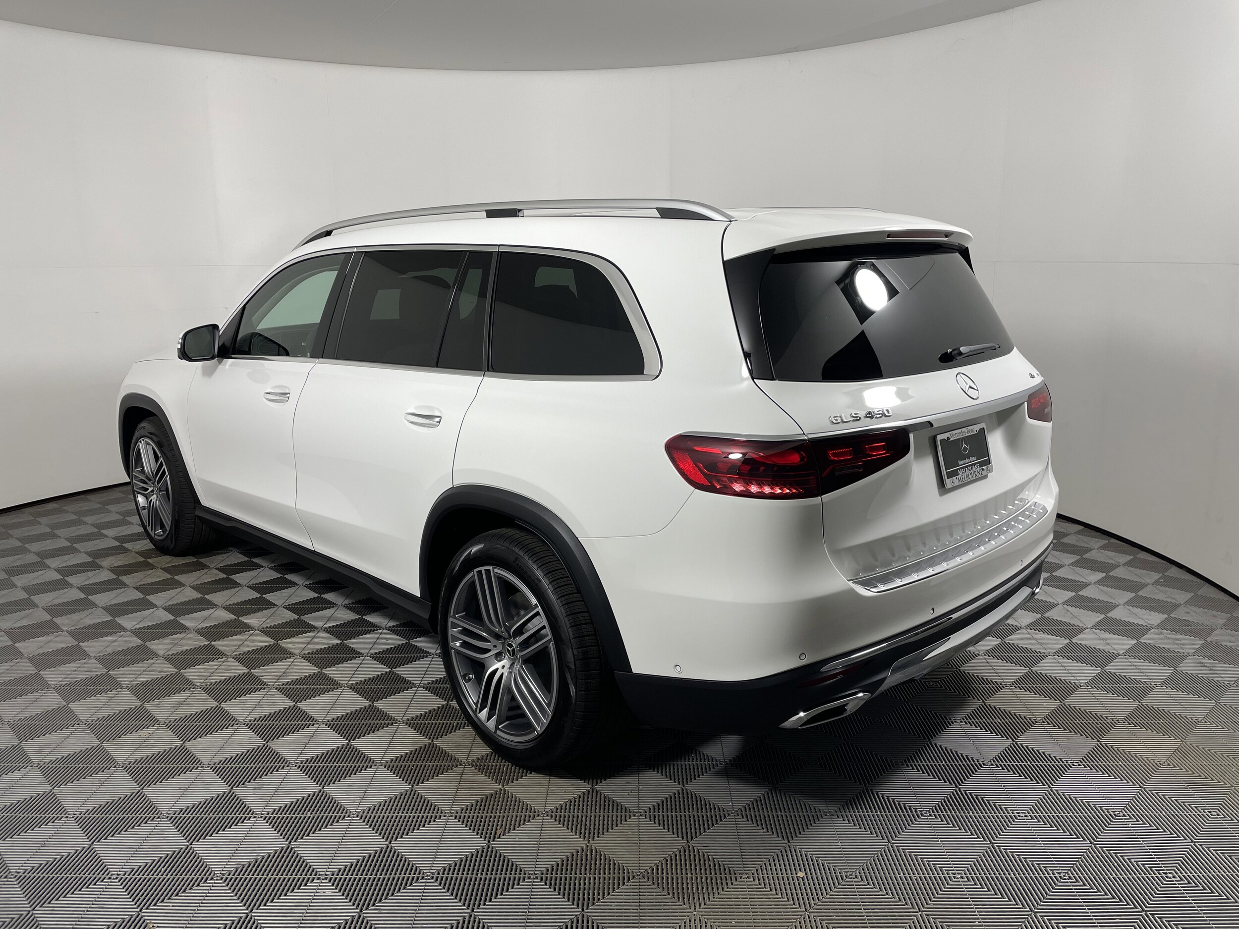 2026 Mercedes Benz GLS 450 4MATIC photo 3