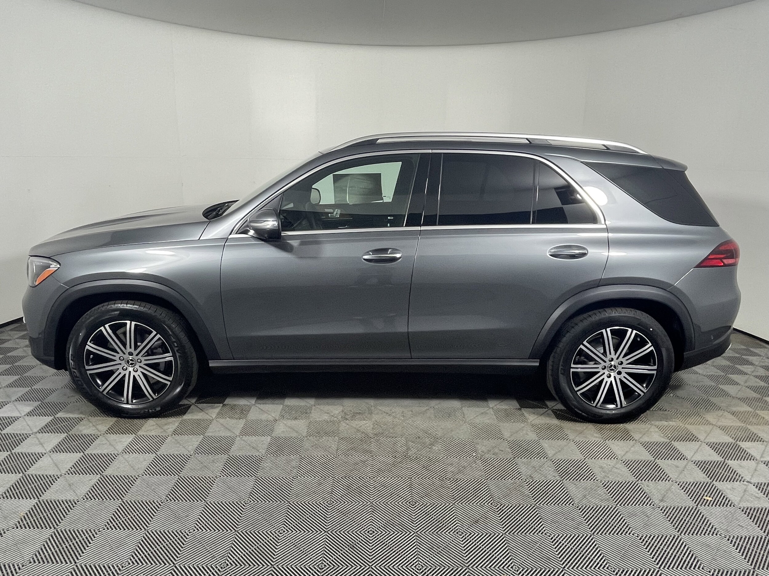 2026 Mercedes Benz GLE 350 4MATIC photo 2