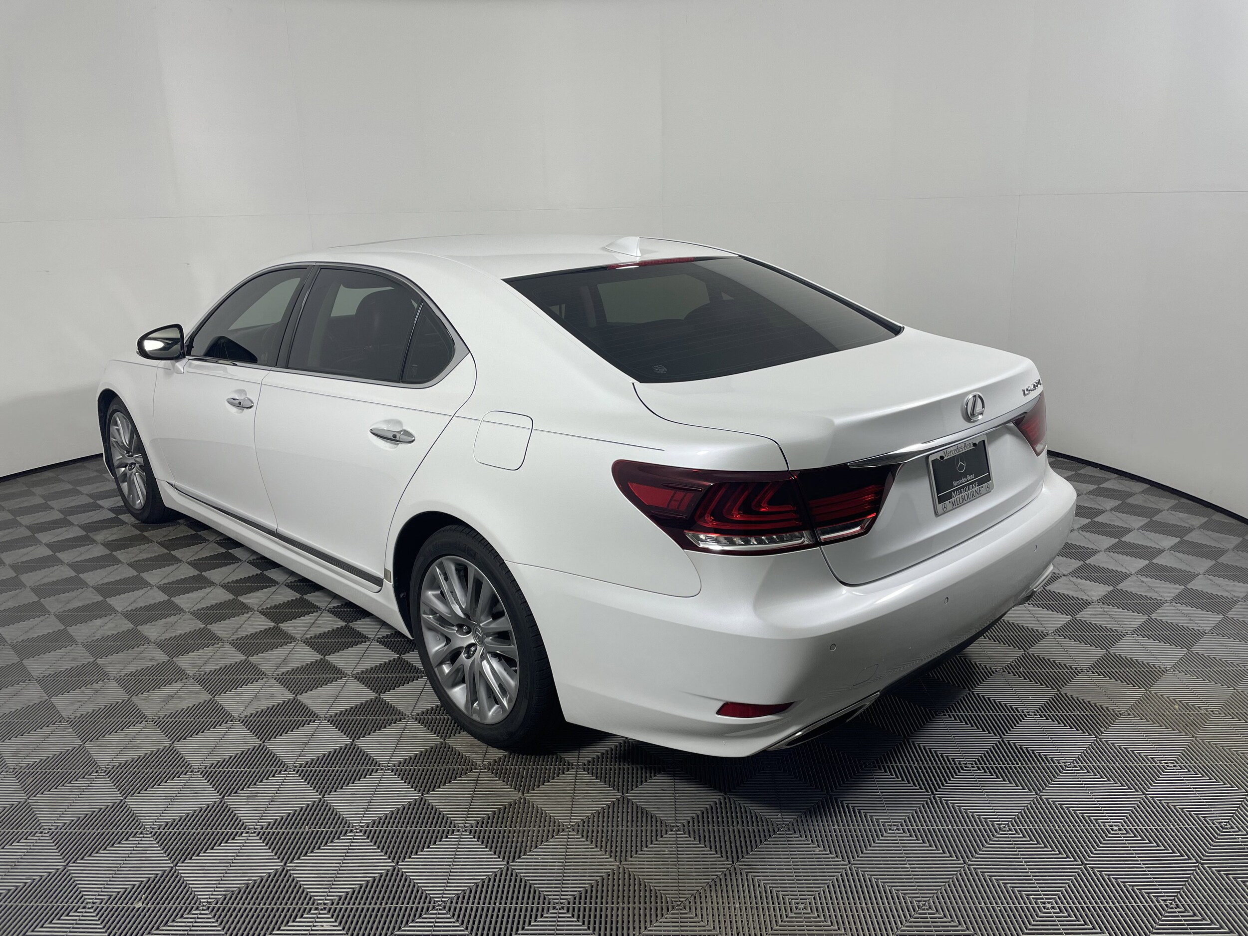 2014 Lexus LS 460 L photo 3