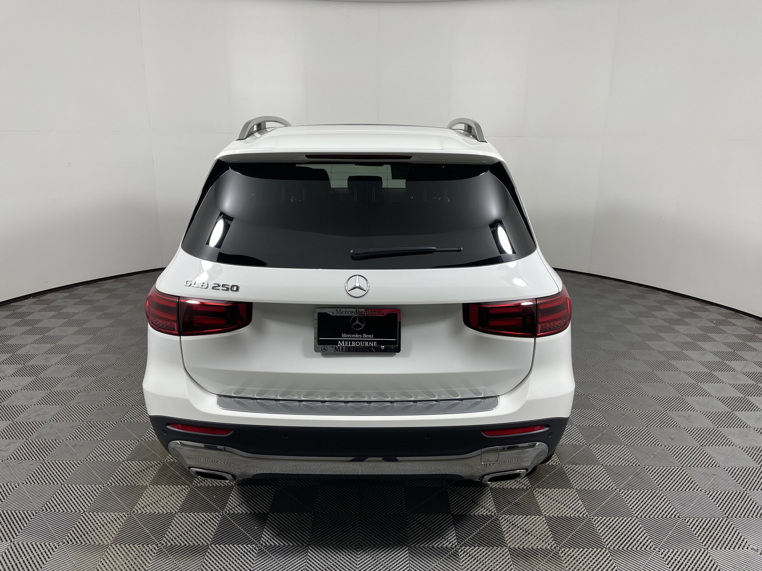 2026 Mercedes Benz GLB 250 photo 4