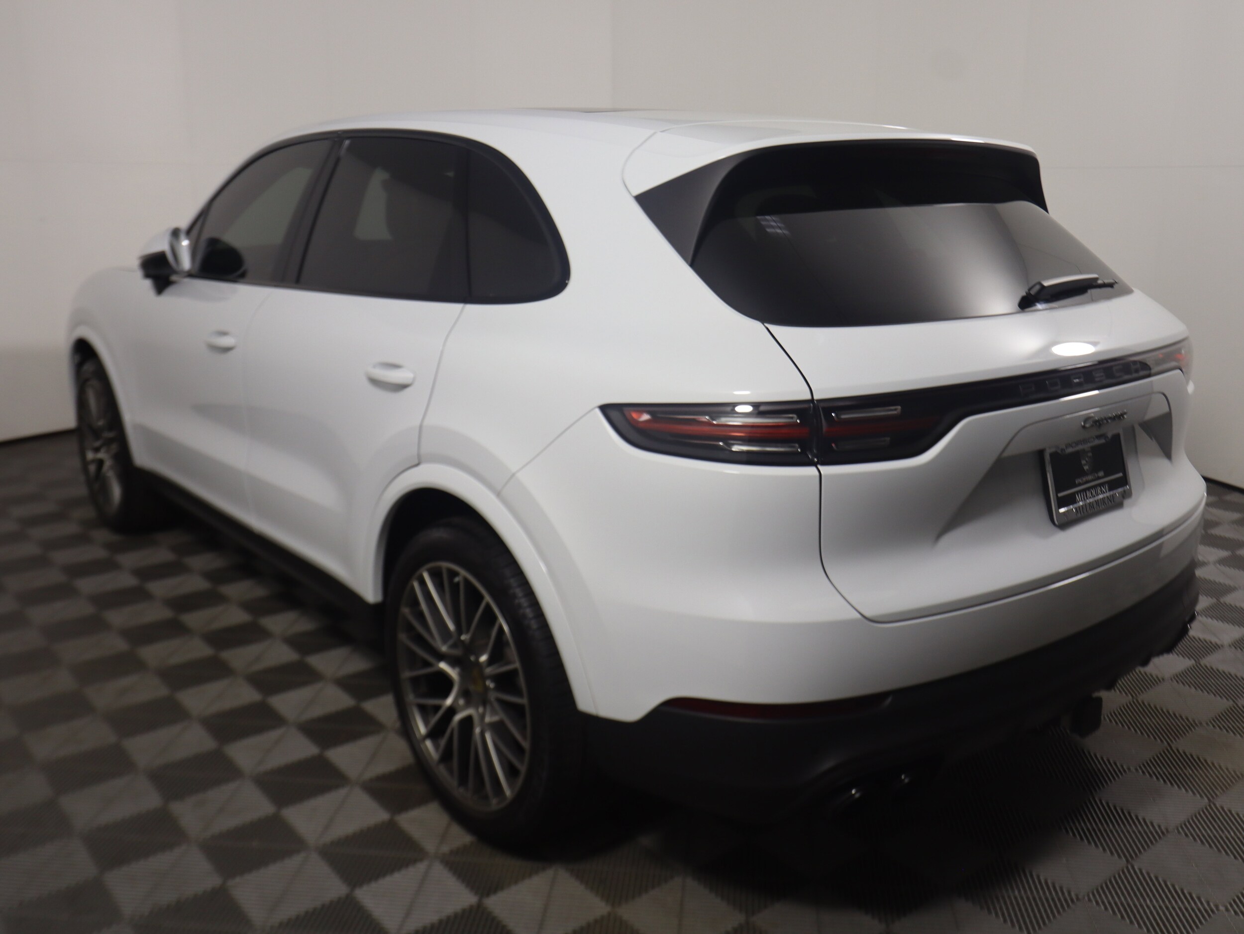 2023 Porsche Cayenne Platinum Edition photo 3