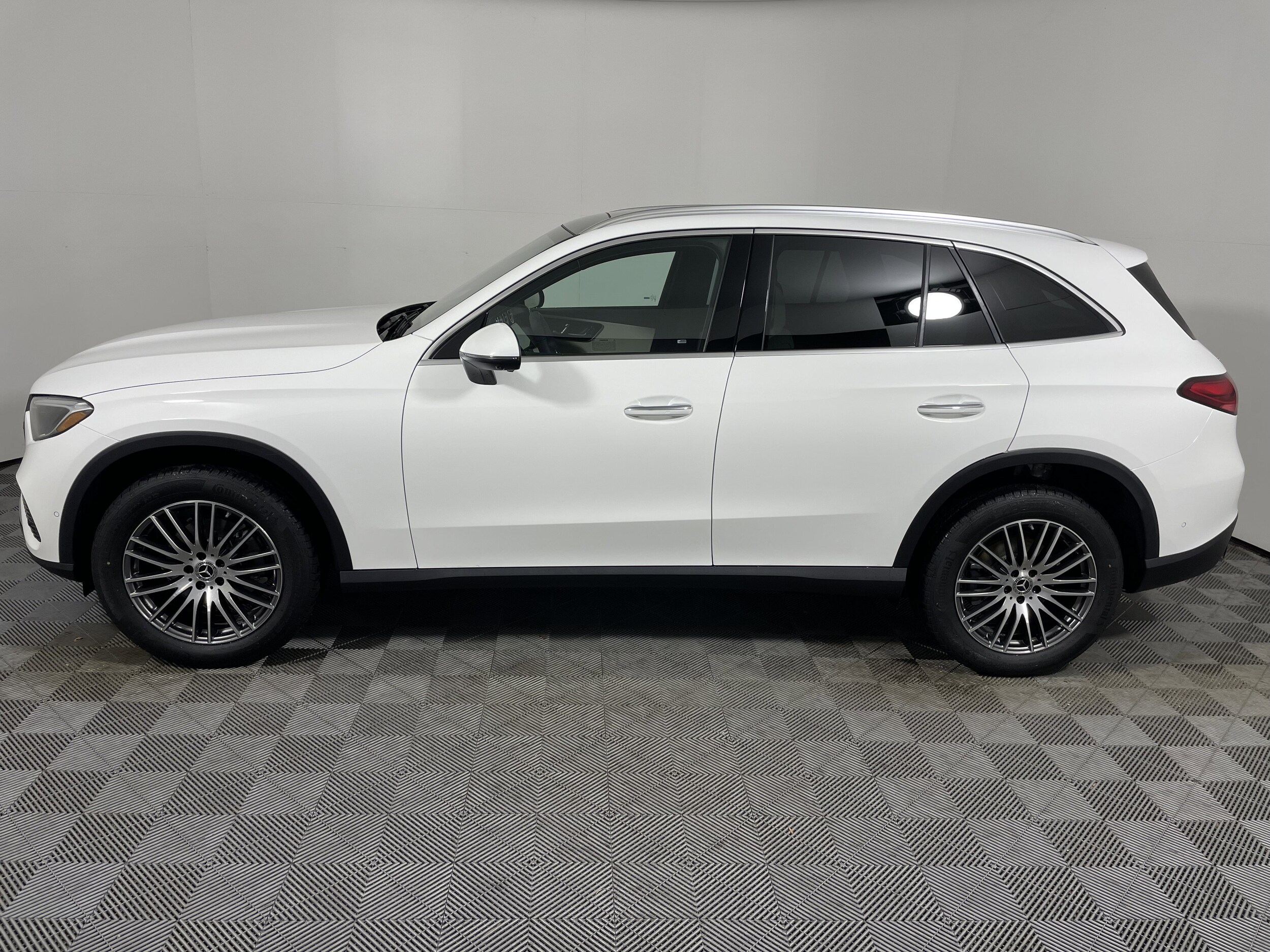 2026 Mercedes Benz GLC 300 photo 2