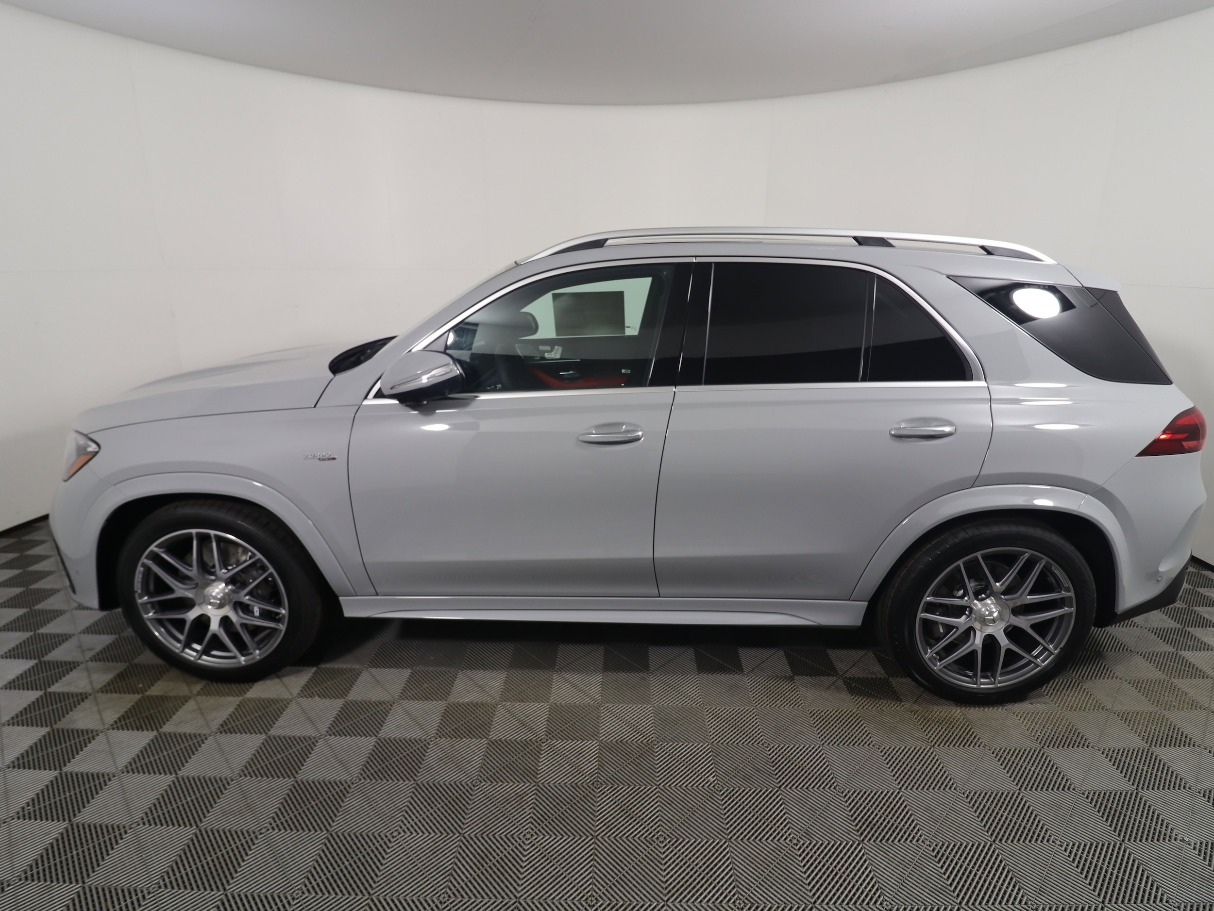 2026 Mercedes-Benz GLE AMG GLE 53 - Photo 2