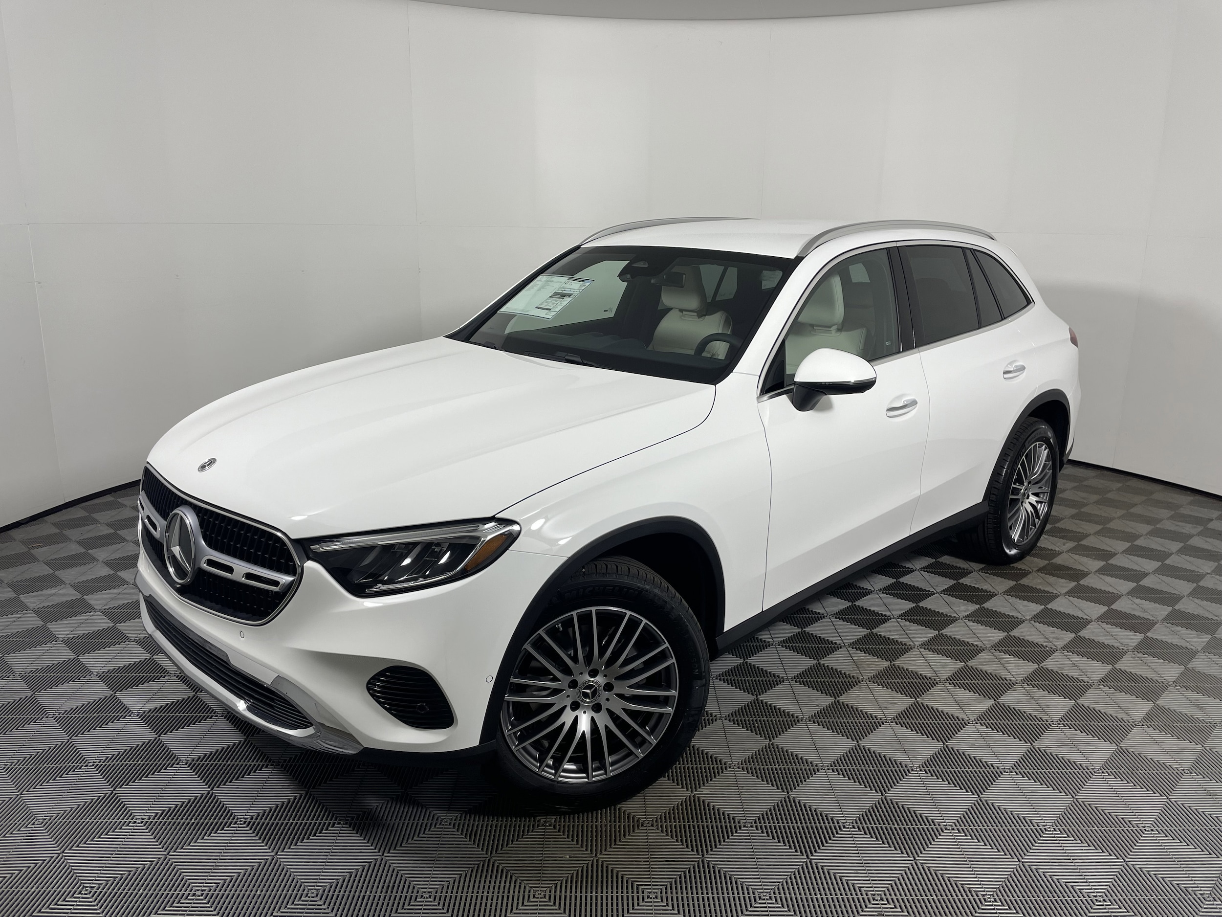 2026 Mercedes-Benz GLC Base's photo