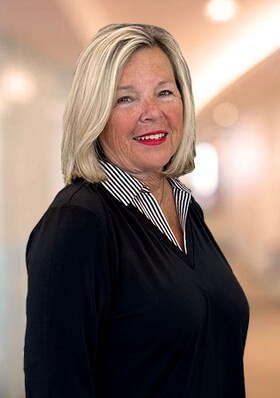 Staff member Donna Edwards from ID_2d99b74917cd