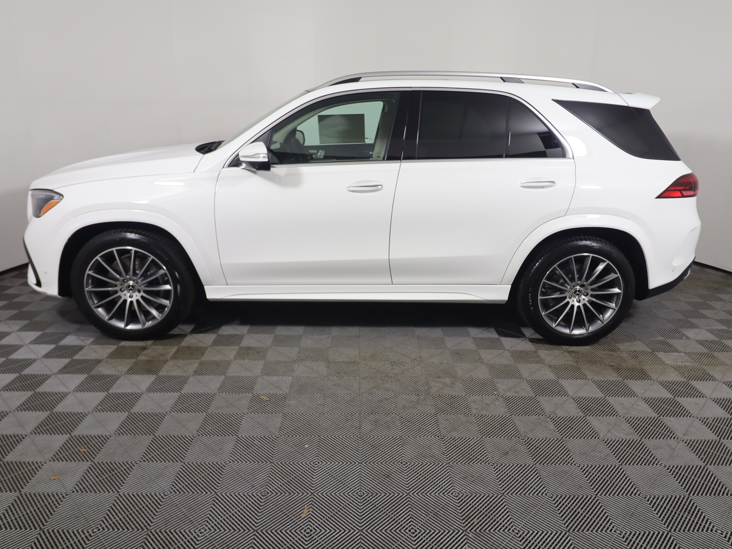 2026 Mercedes Benz GLE 350 4MATIC photo 2