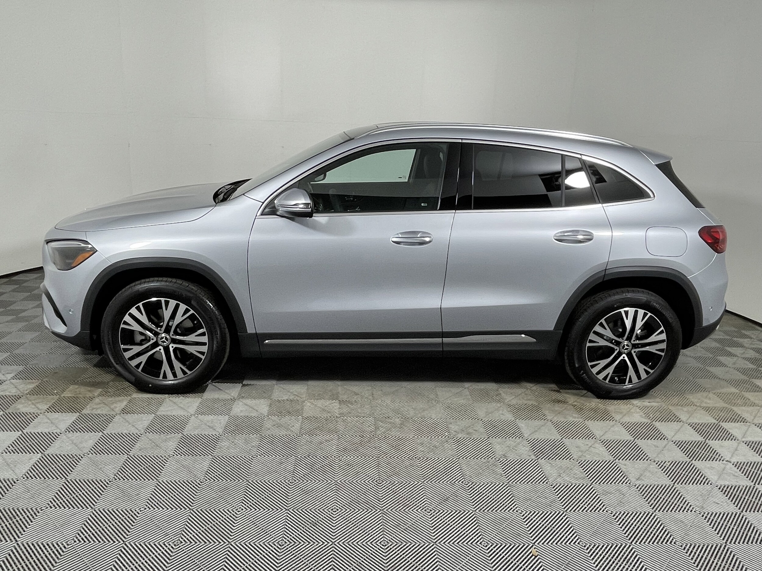 2026 Mercedes Benz GLA 250 photo 2