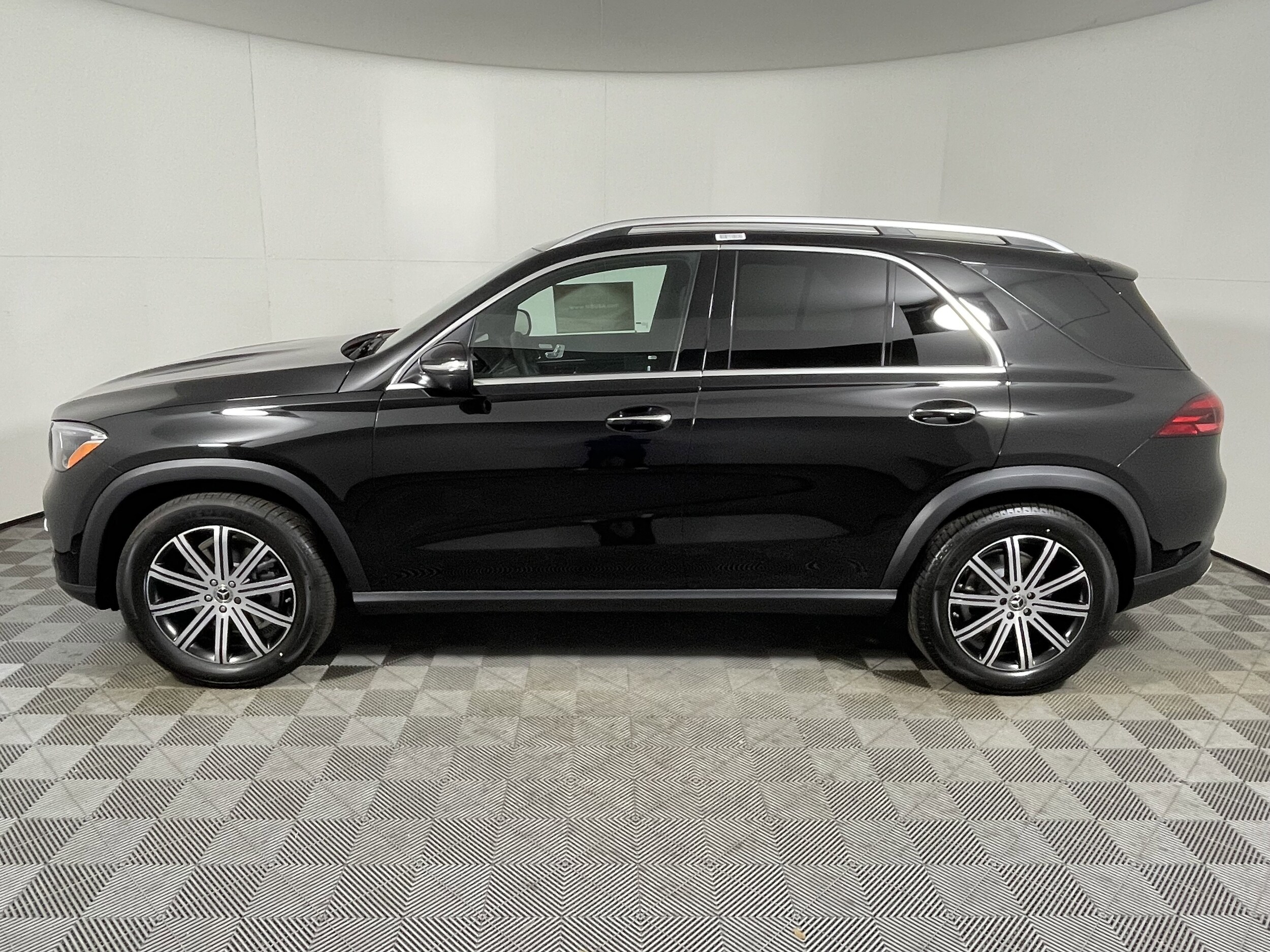2026 Mercedes Benz GLE 350 4MATIC photo 2