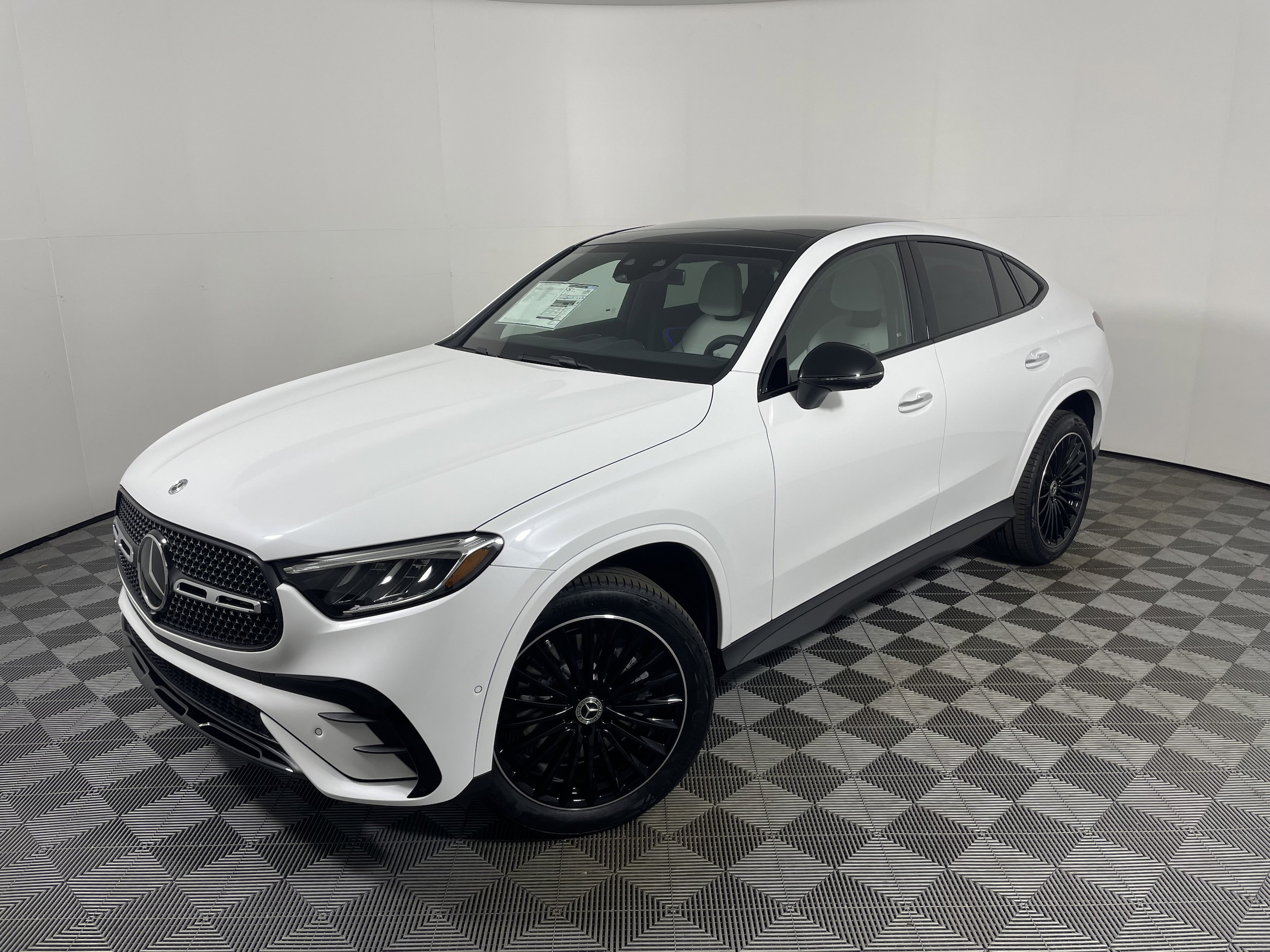 2026 Mercedes-Benz GLC Coupe GLC 300's photo