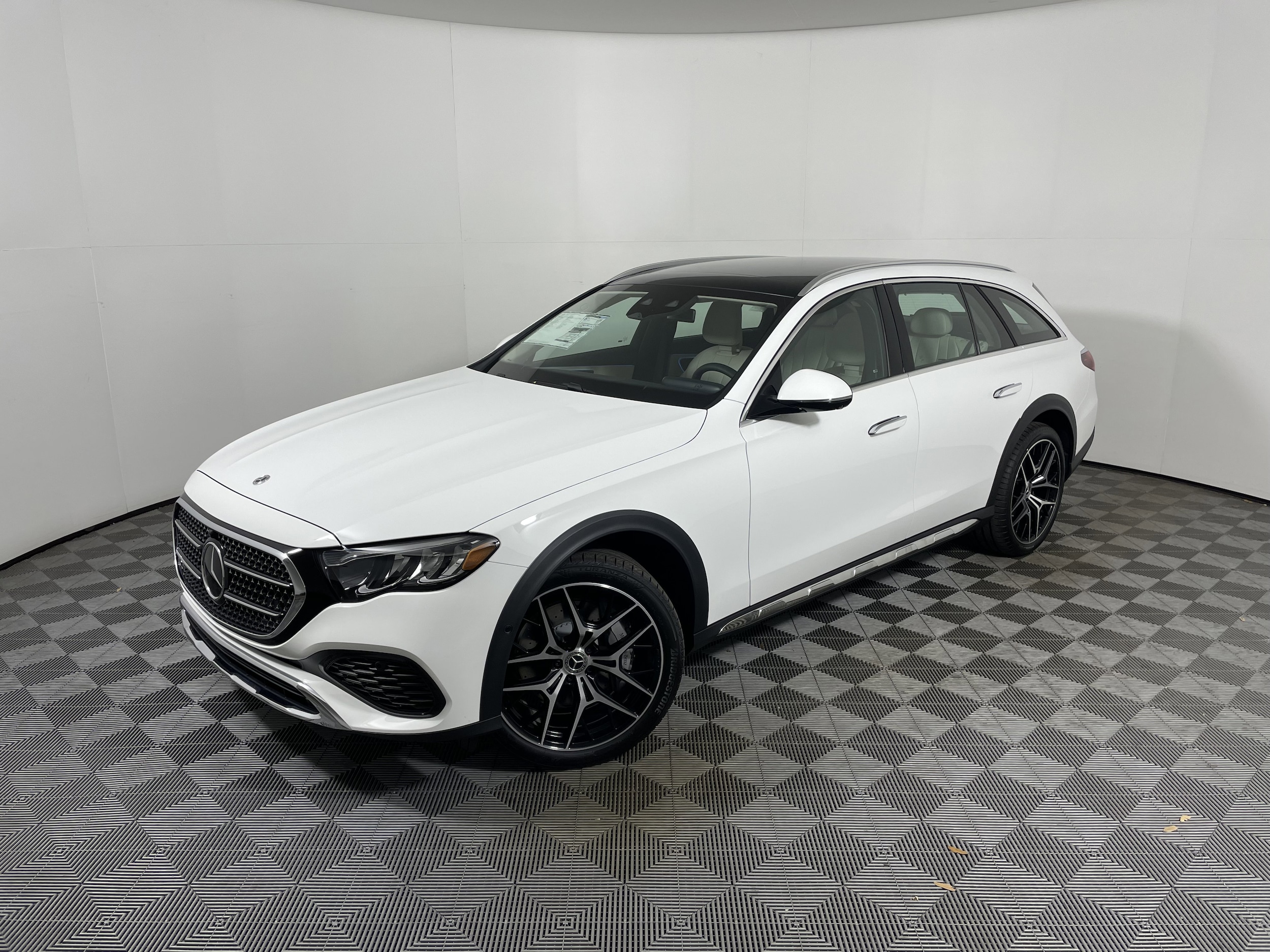 2026 Mercedes-Benz E-Class E450 4MATIC All-Terrain's photo