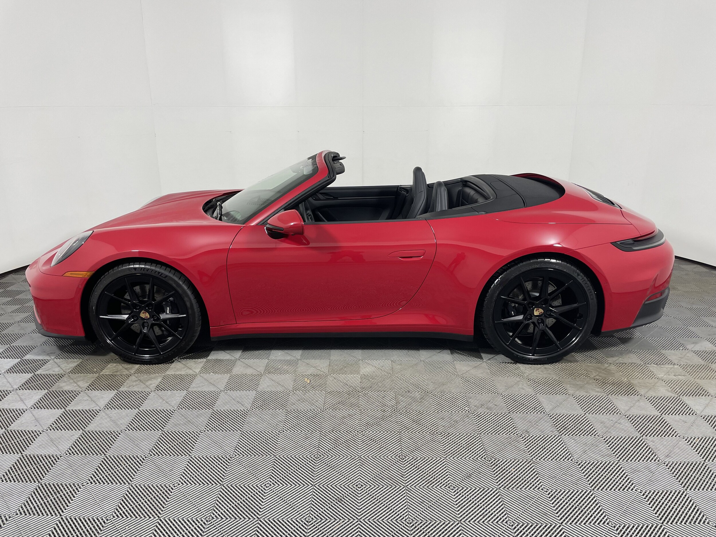 2025 Porsche 911 Cabriolet photo 2