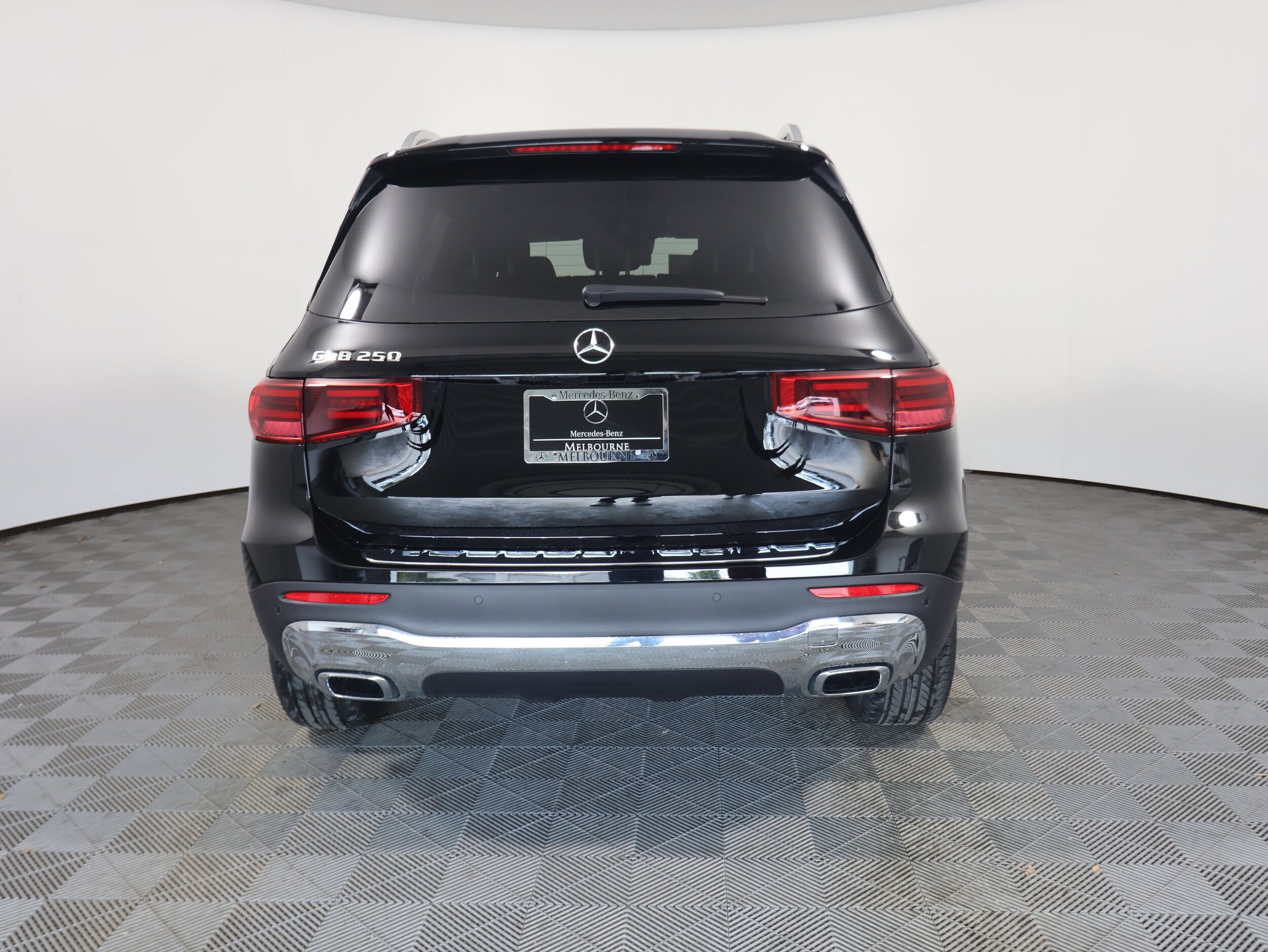 2025 Mercedes Benz GLB 250 photo 4