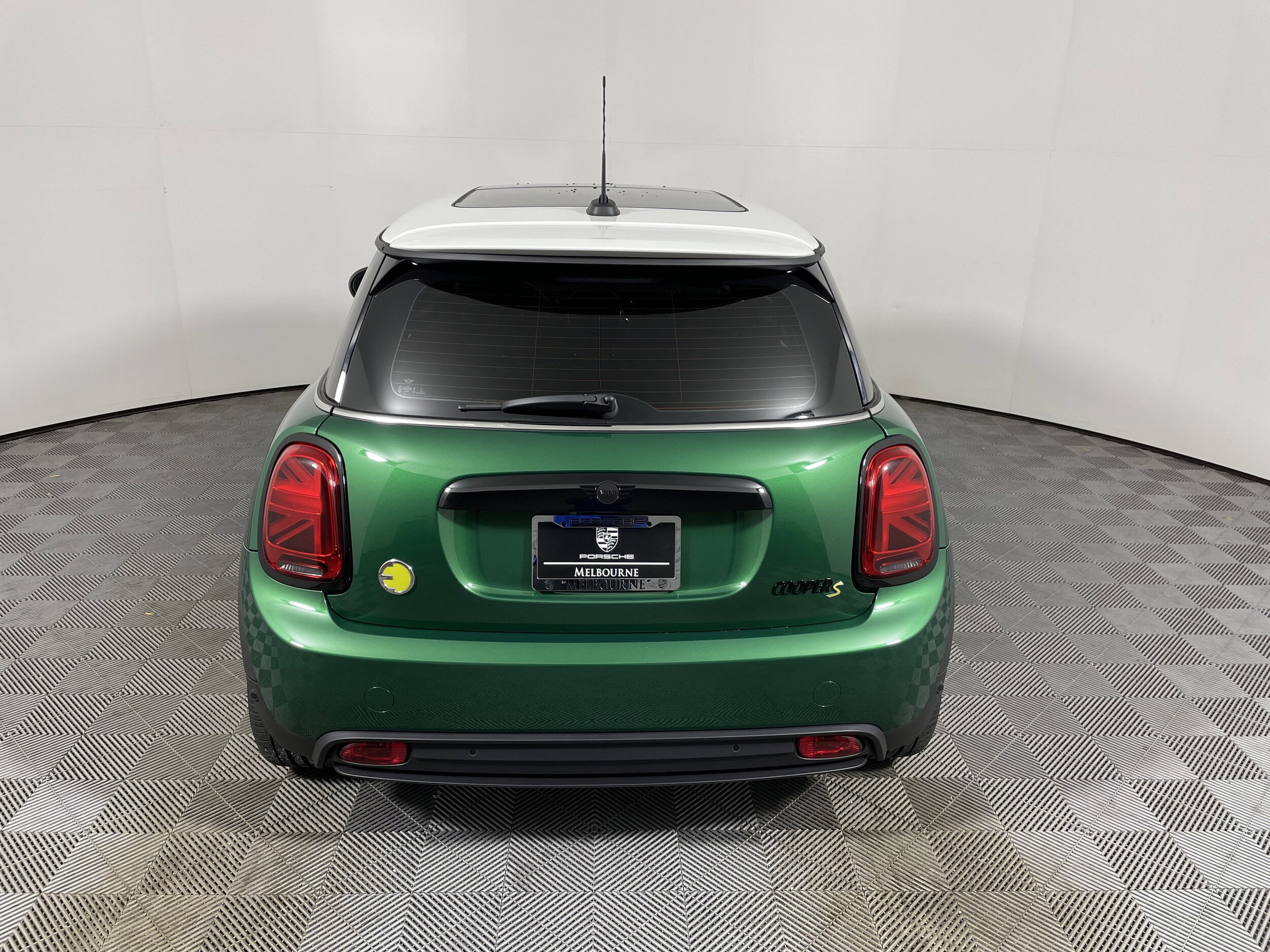 2024 Mini Cooper 2 Door Hardtop SE photo 3