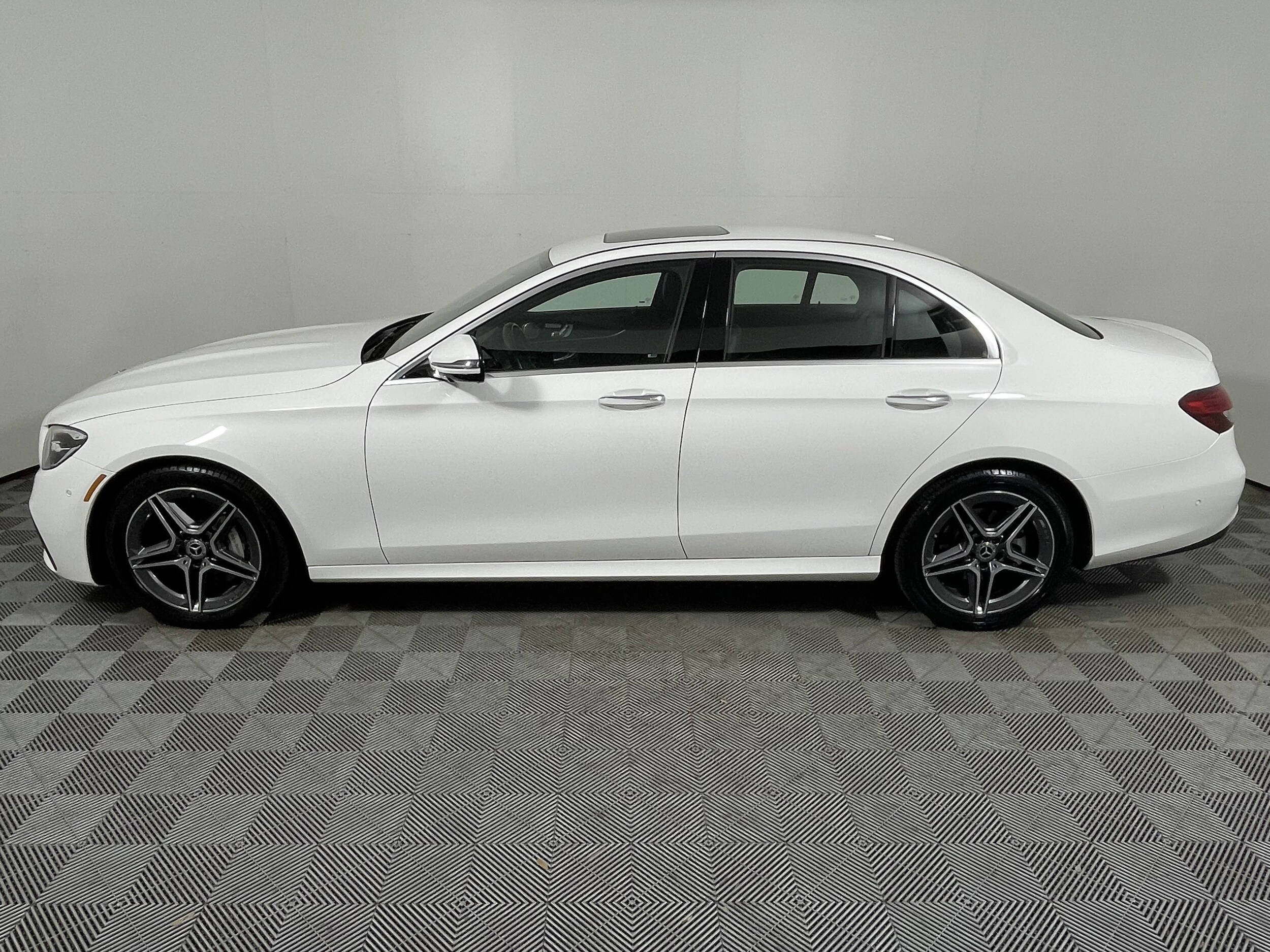 2022 Mercedes Benz E 350 Sedan photo 2