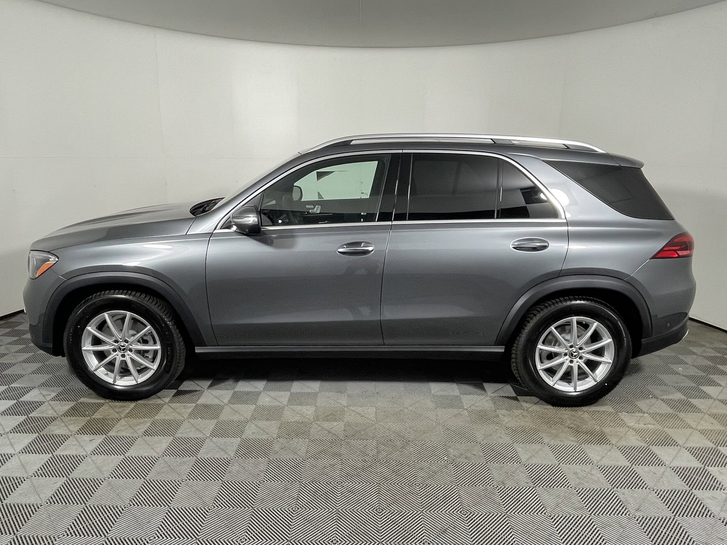 2026 Mercedes Benz GLE 350 4MATIC photo 2