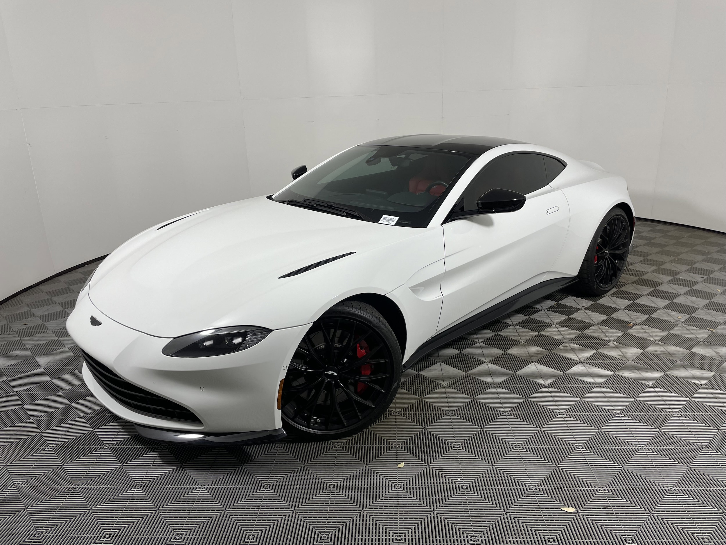 2023 Aston Martin Vantage F1's photo