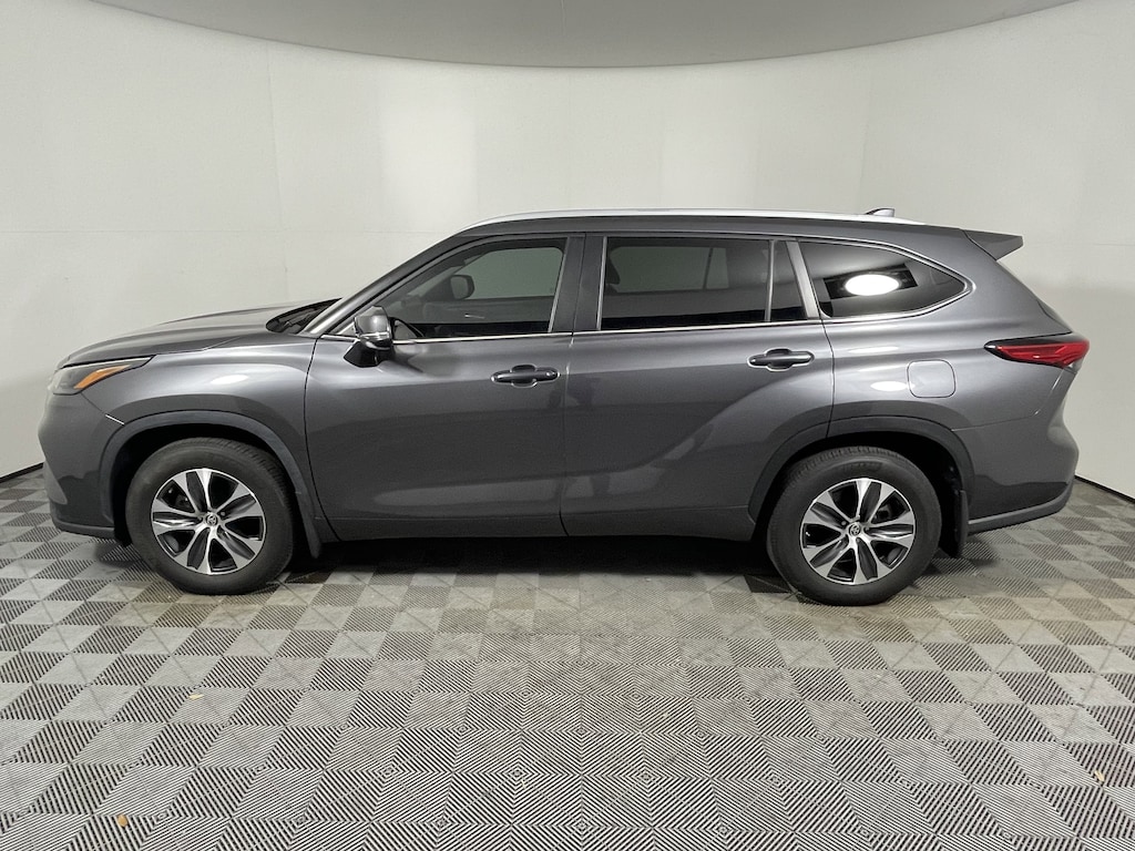 Used 2023 Toyota Highlander XLE SUV