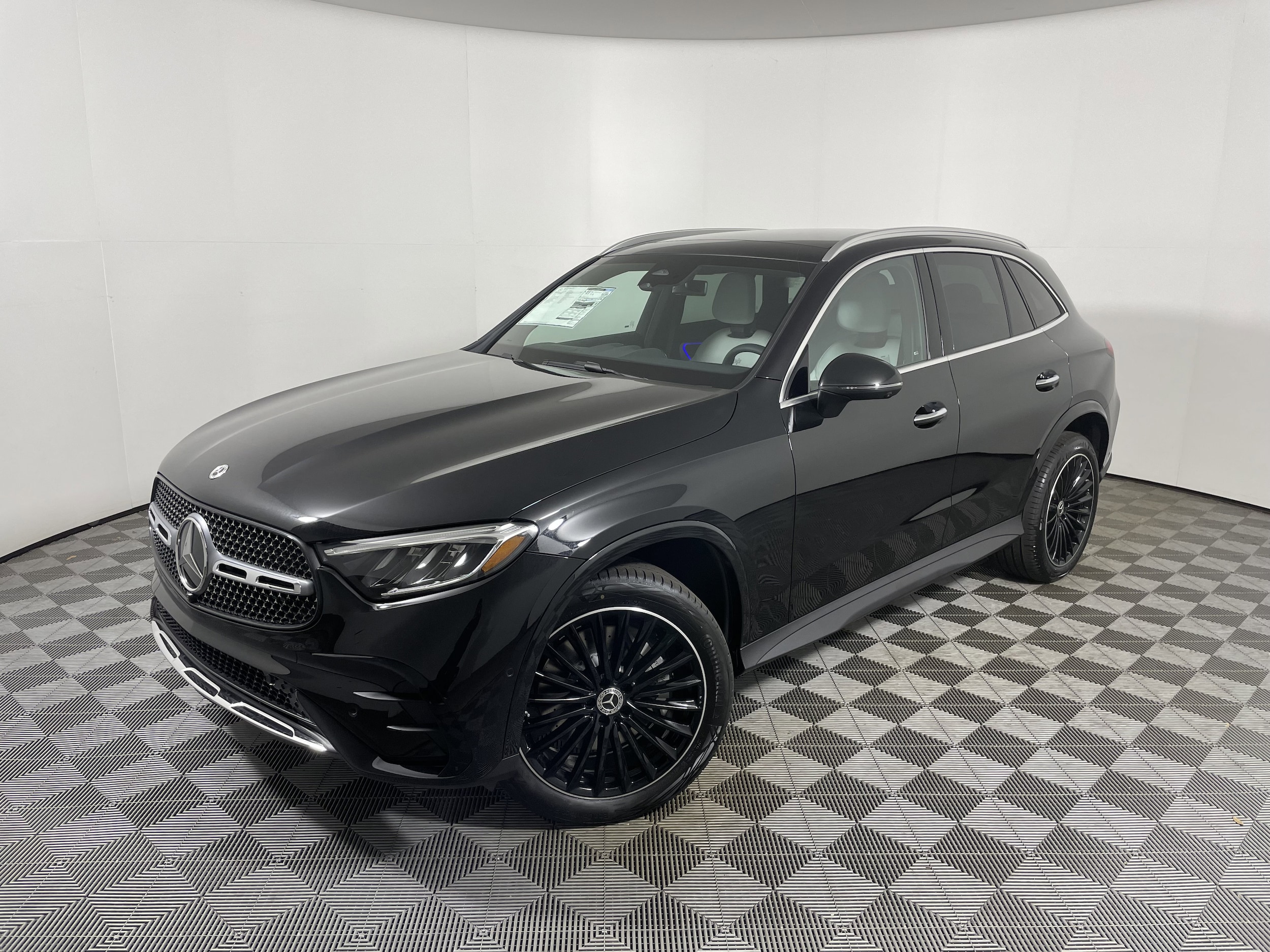 2026 Mercedes-Benz GLC Base's photo