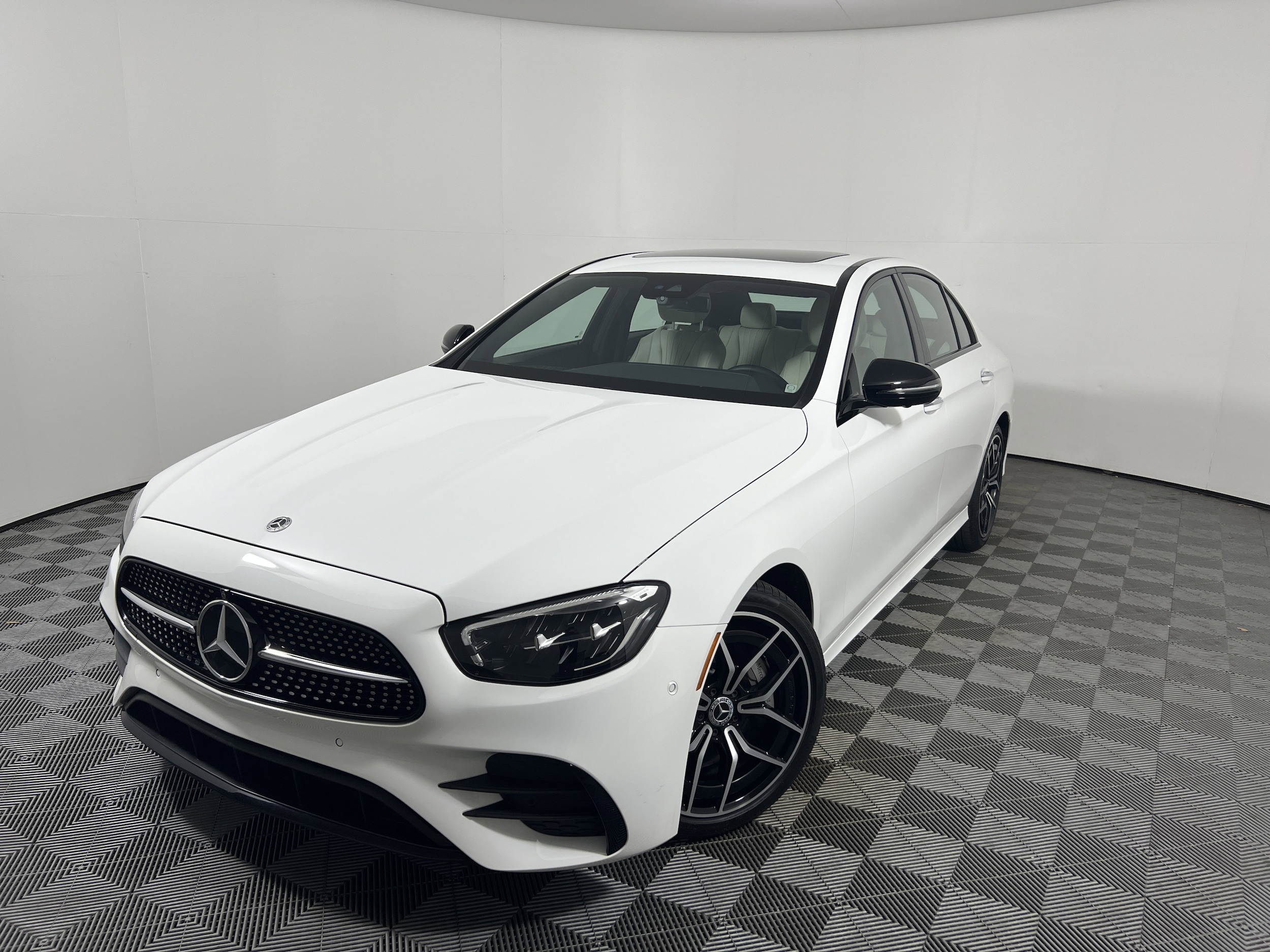 2022 Mercedes-Benz E-Class E350's photo