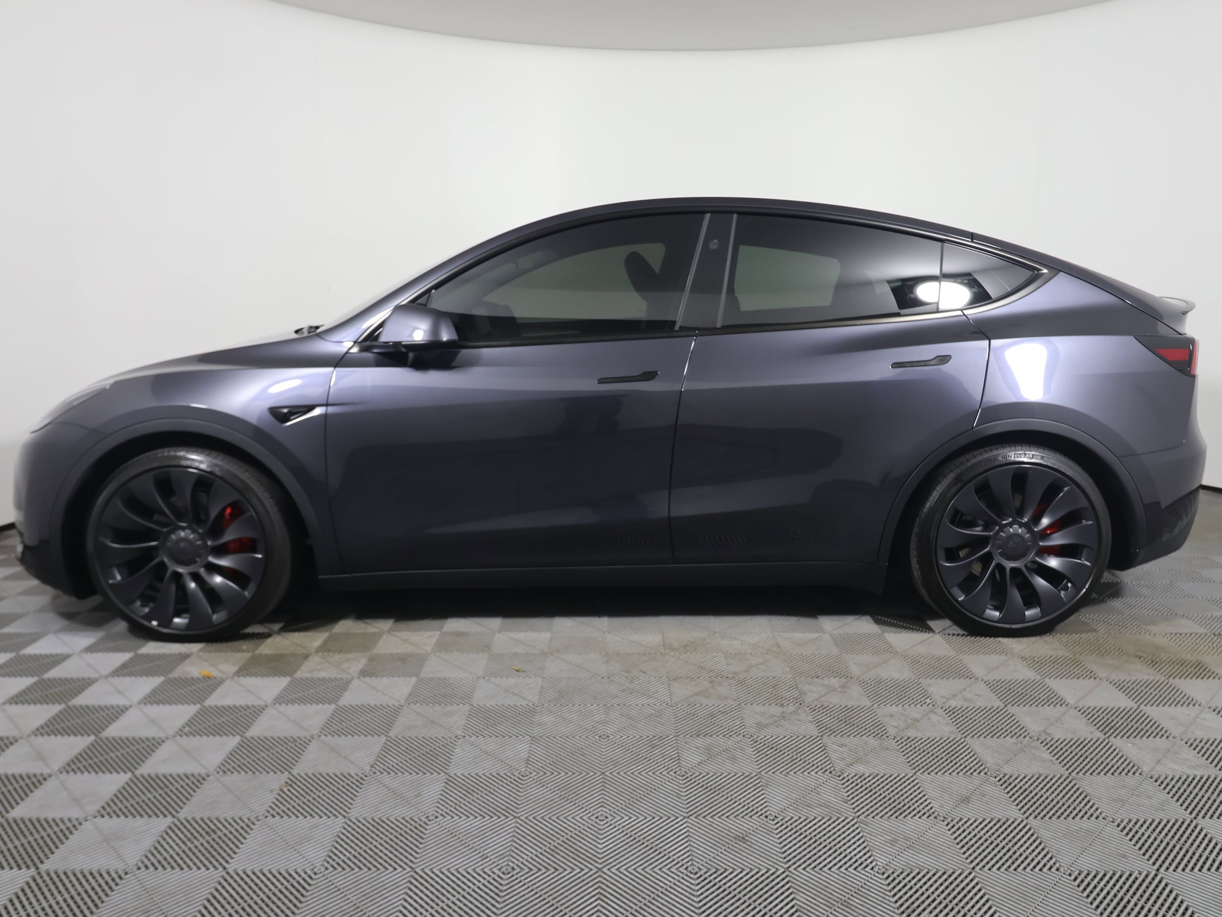 Used 2024 Tesla Model Y Performance with VIN 7SAYGDEF6RA289855 for sale in Kansas City