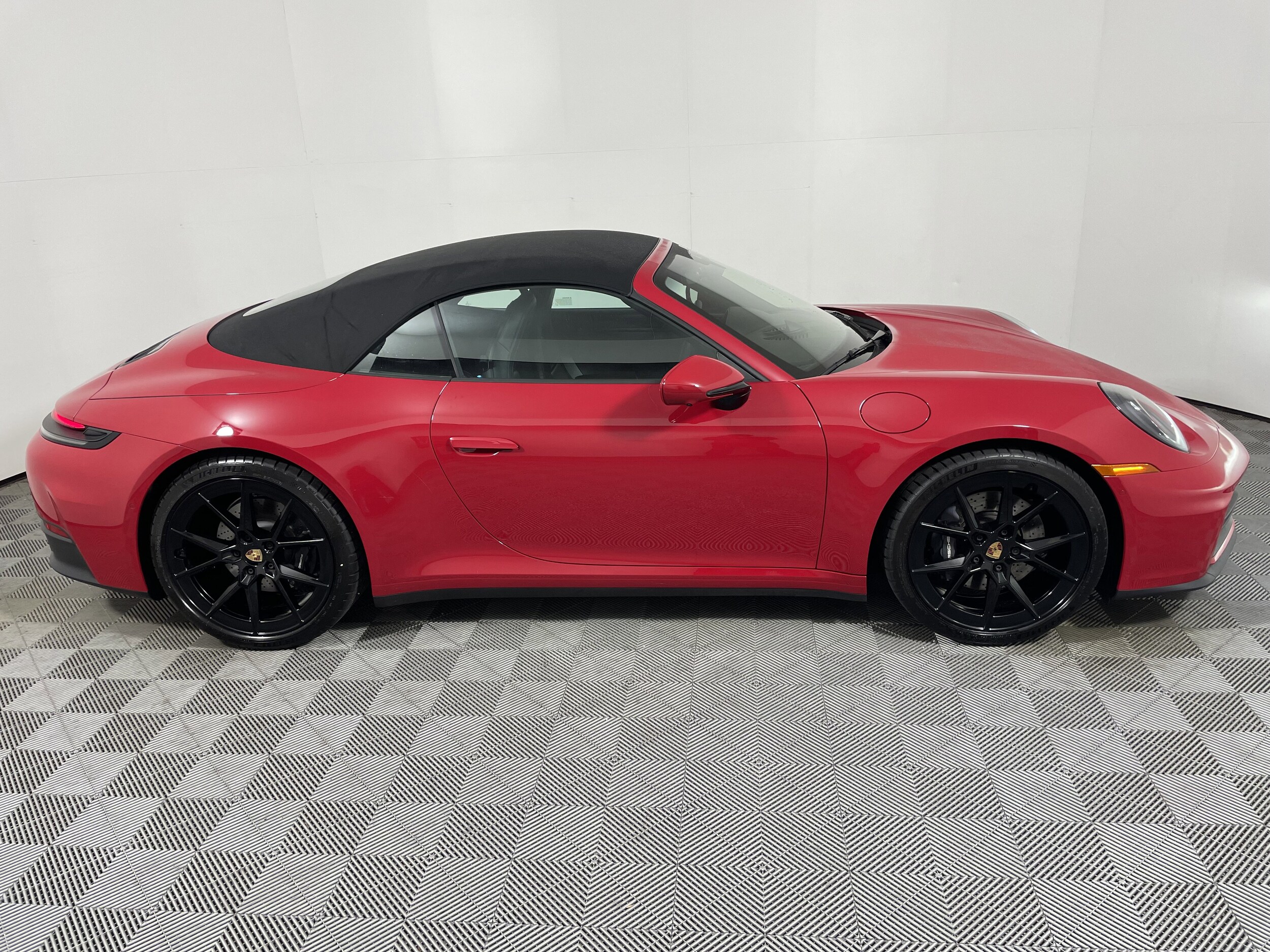 2025 Porsche 911 - Photo 27