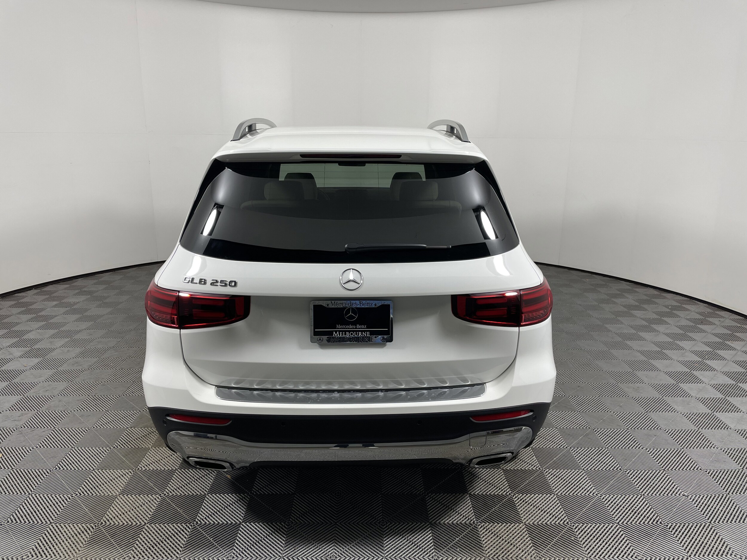 2025 Mercedes Benz GLB 250 photo 4