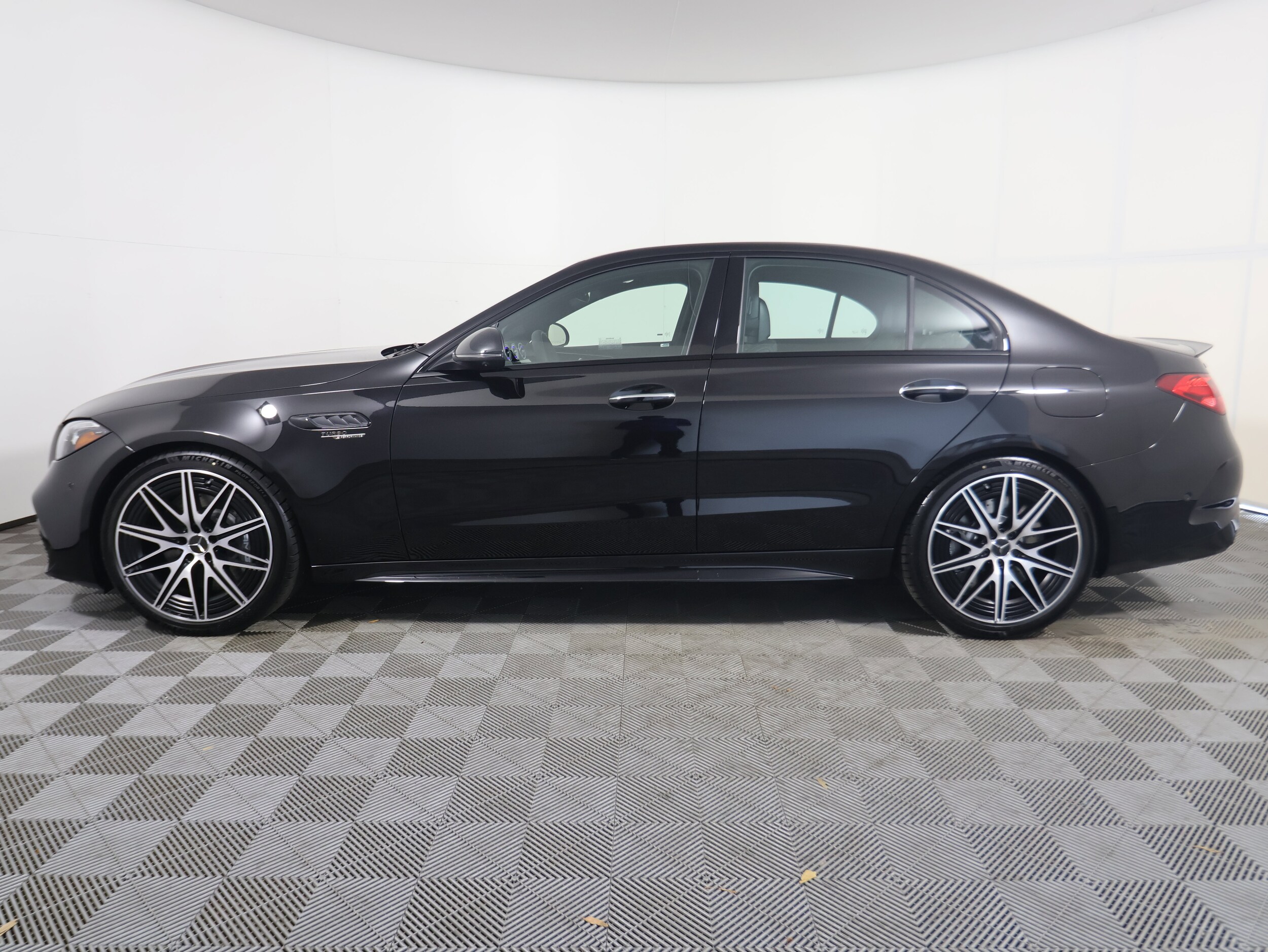 2025 Mercedes Benz C AMG 63 S E PERFORMANCE photo 2