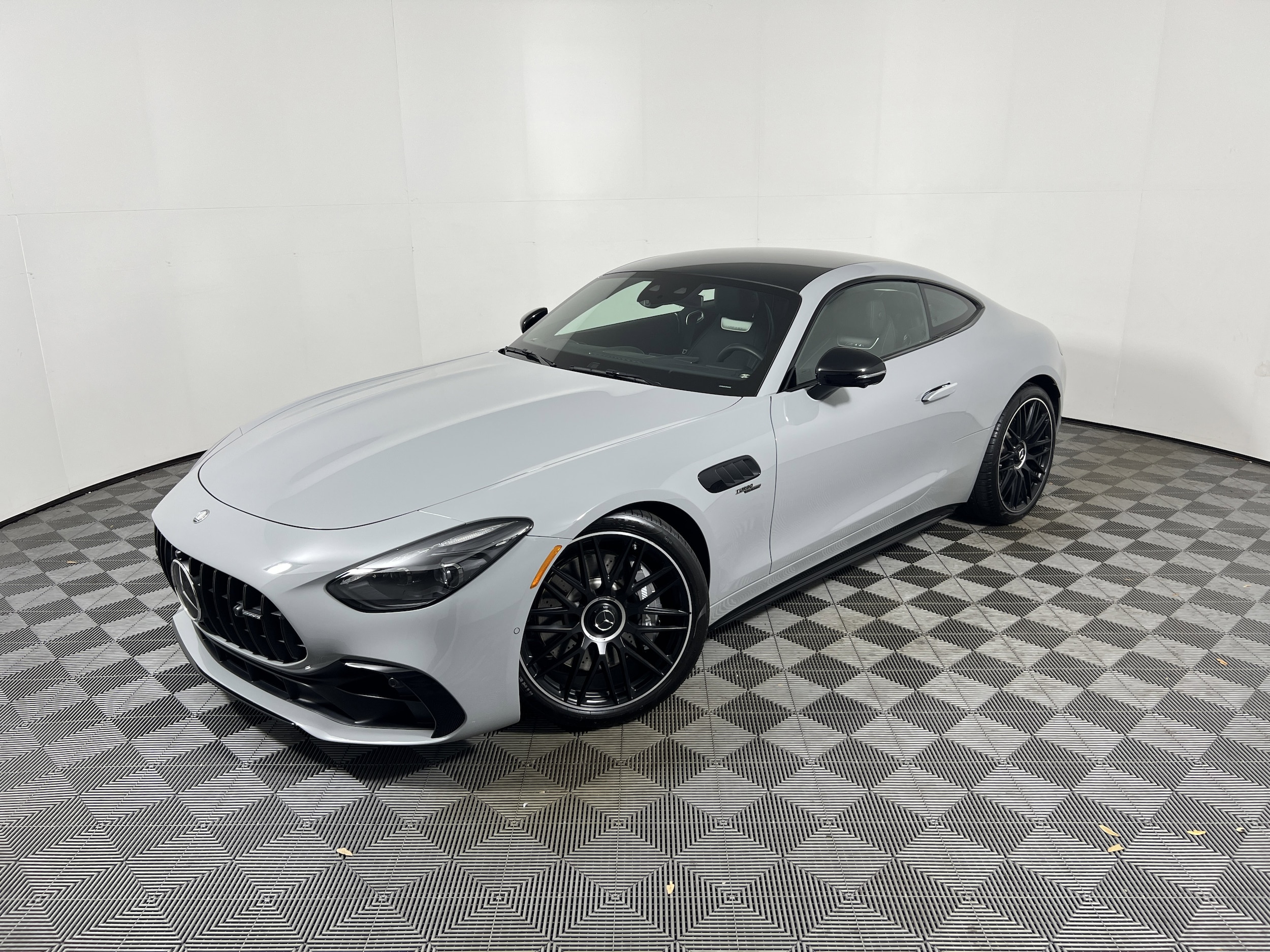 2025 Mercedes-Benz AMG GT 43's photo