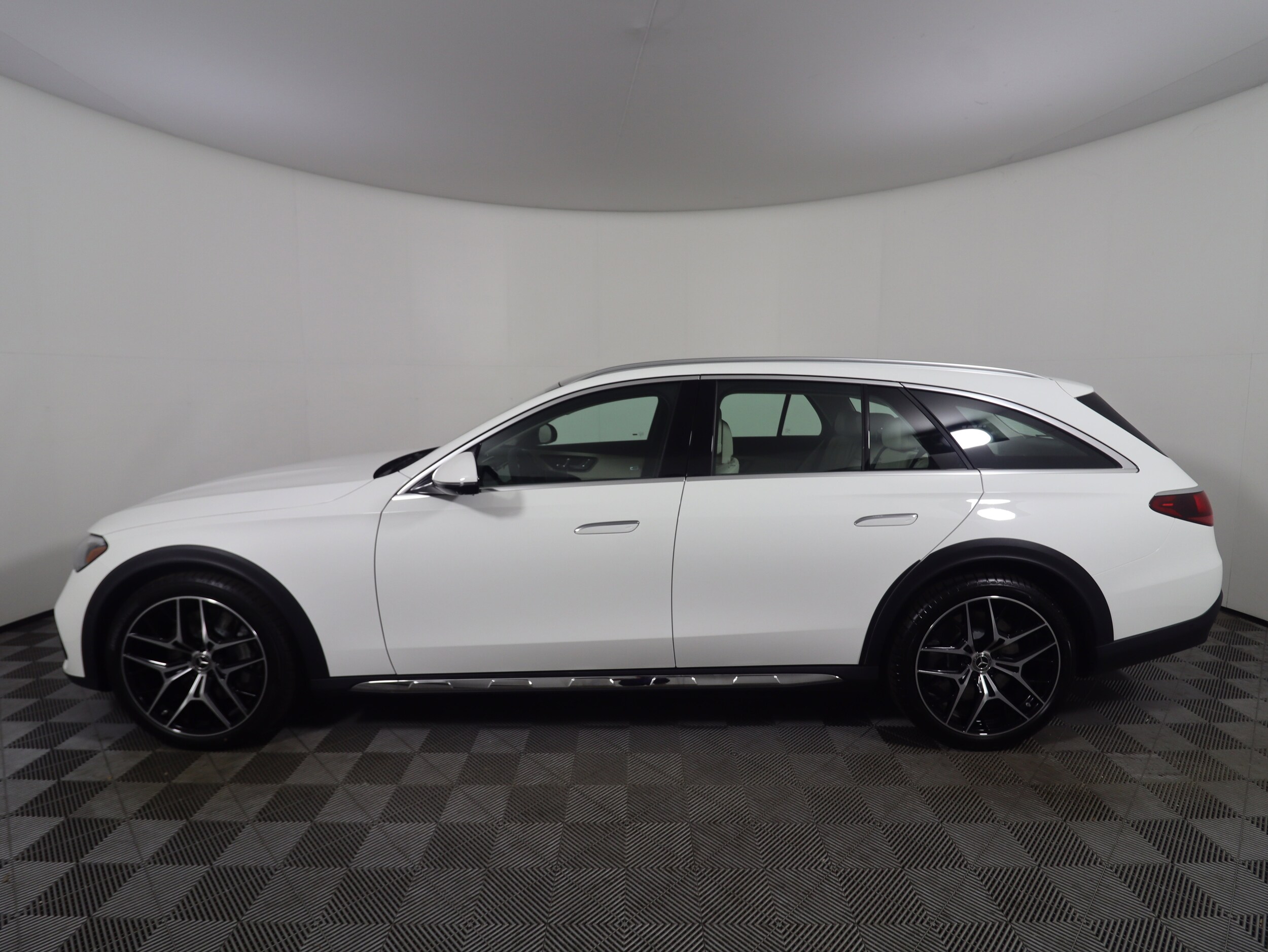 2026 Mercedes Benz E 450 4MATIC All-Terrain photo 2