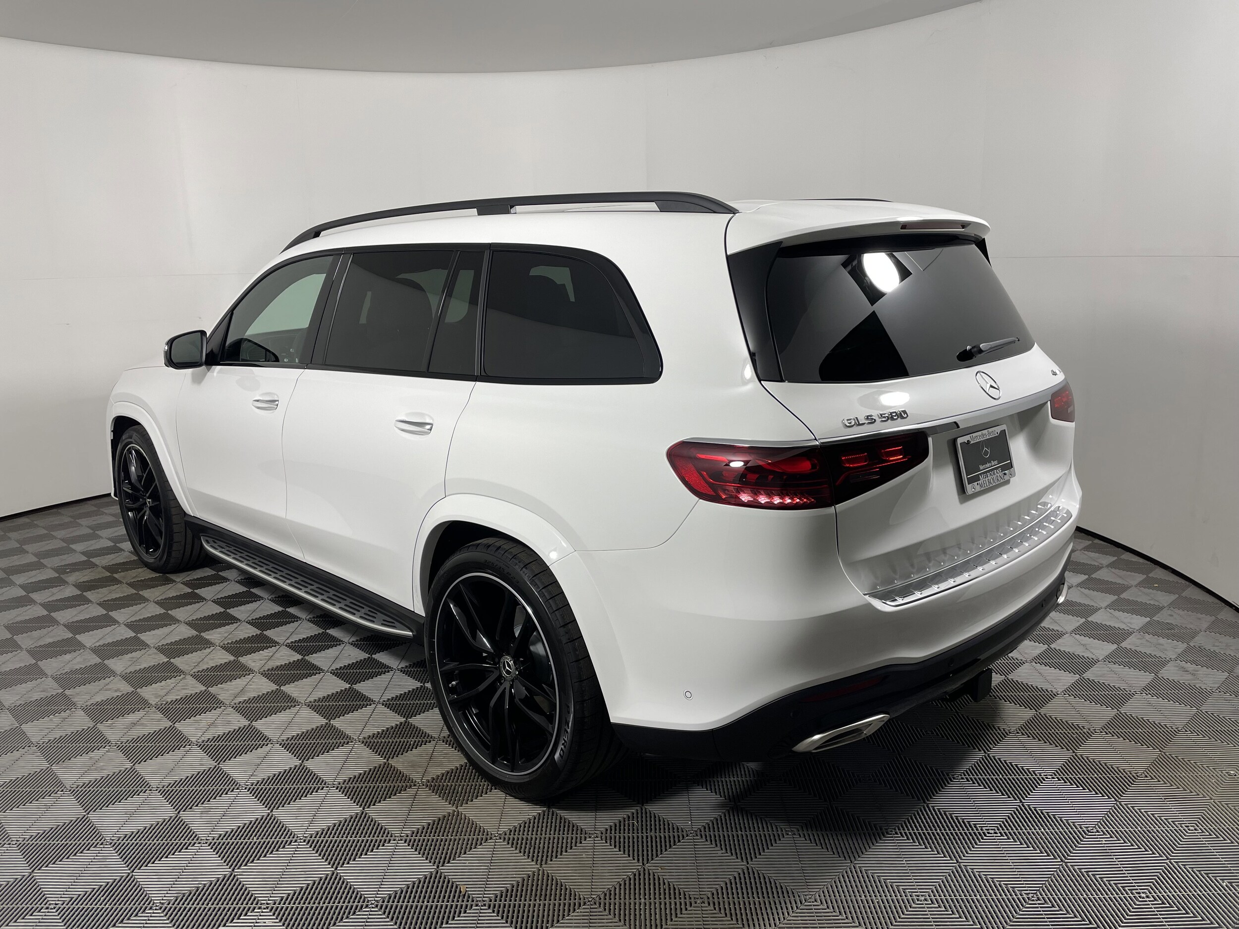 2026 Mercedes Benz GLS 580 4MATIC photo 3