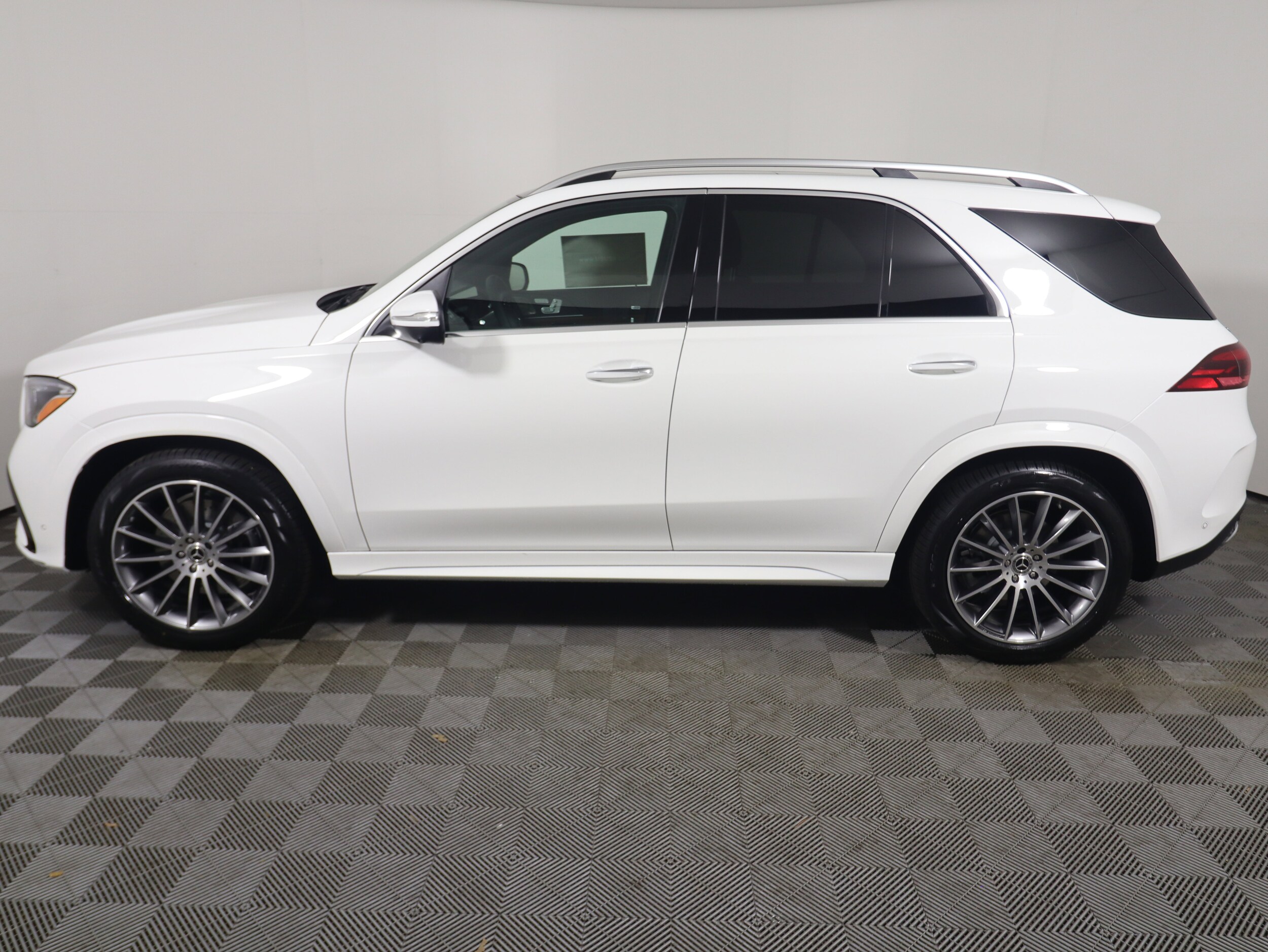 2026 Mercedes Benz GLE 450 4MATIC photo 2