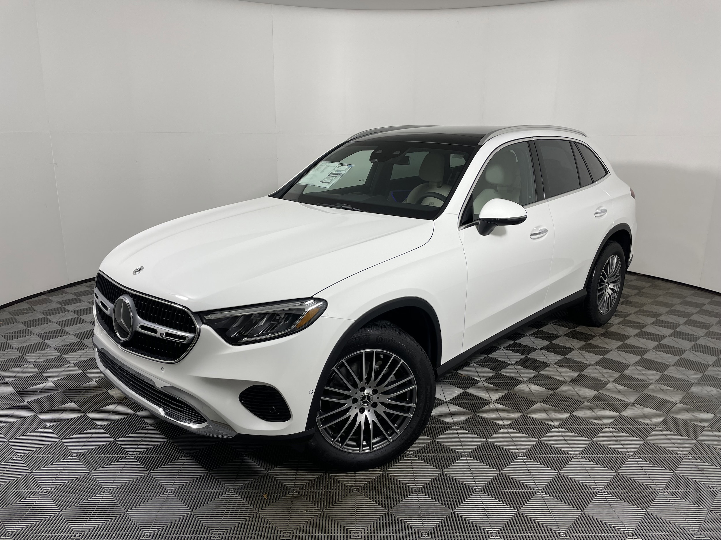 2026 Mercedes-Benz GLC Base's photo