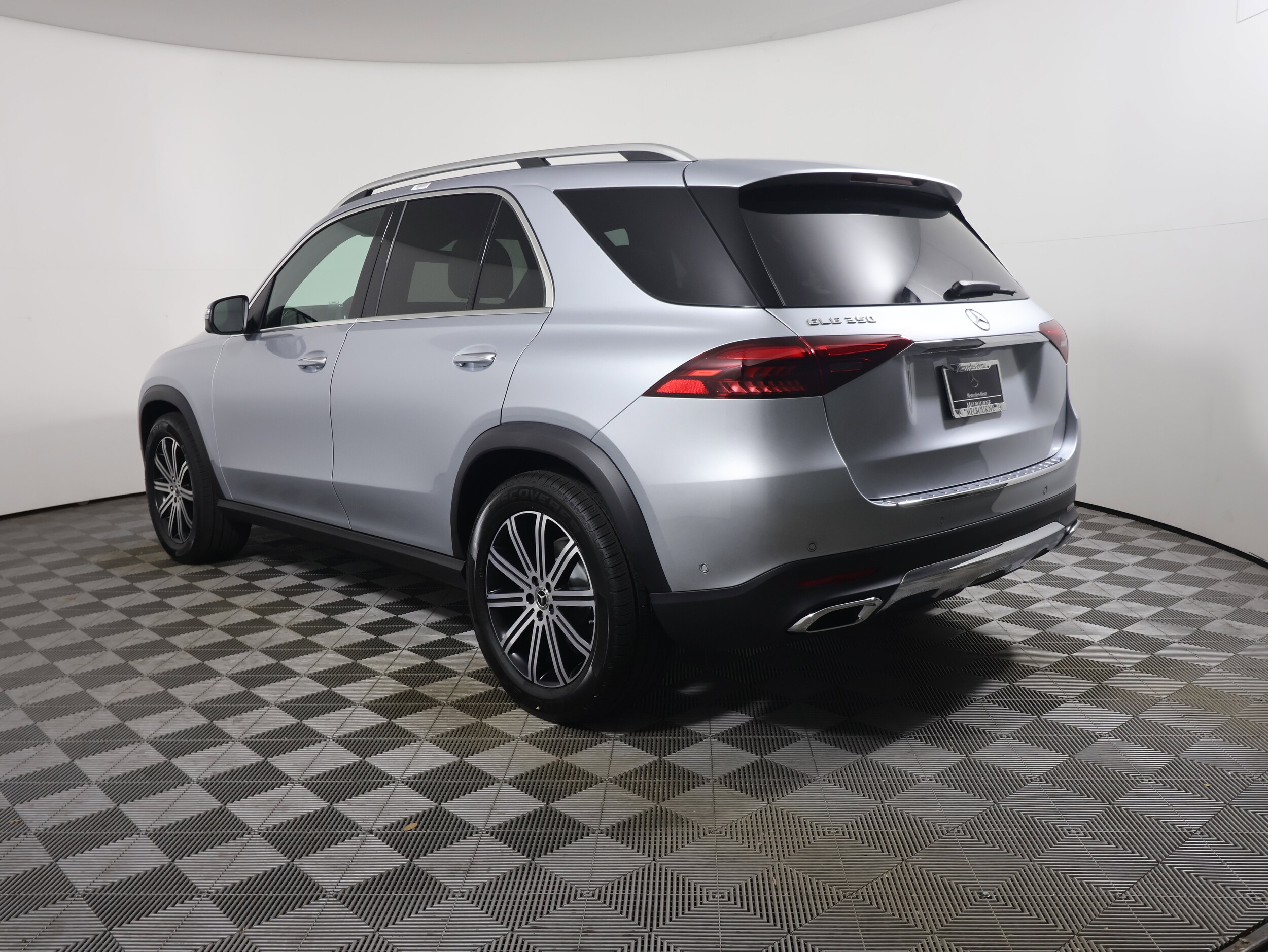 2025 Mercedes Benz GLE 350 4MATIC photo 3