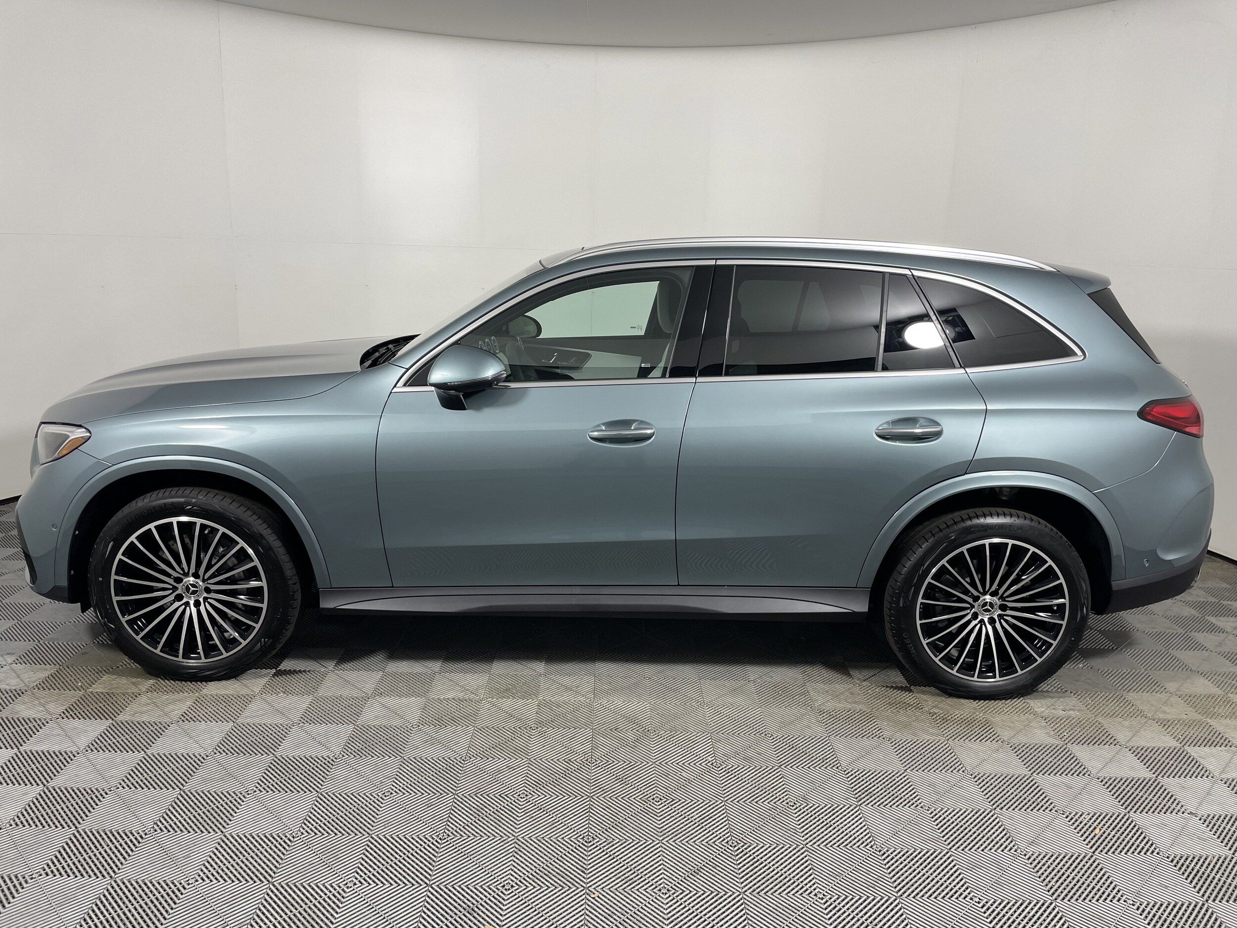 2026 Mercedes Benz 300 photo 2