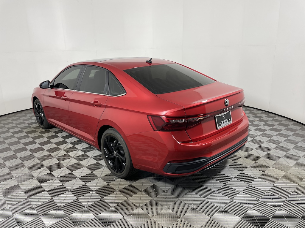 Used 2025 Volkswagen Jetta SE Auto Sedan