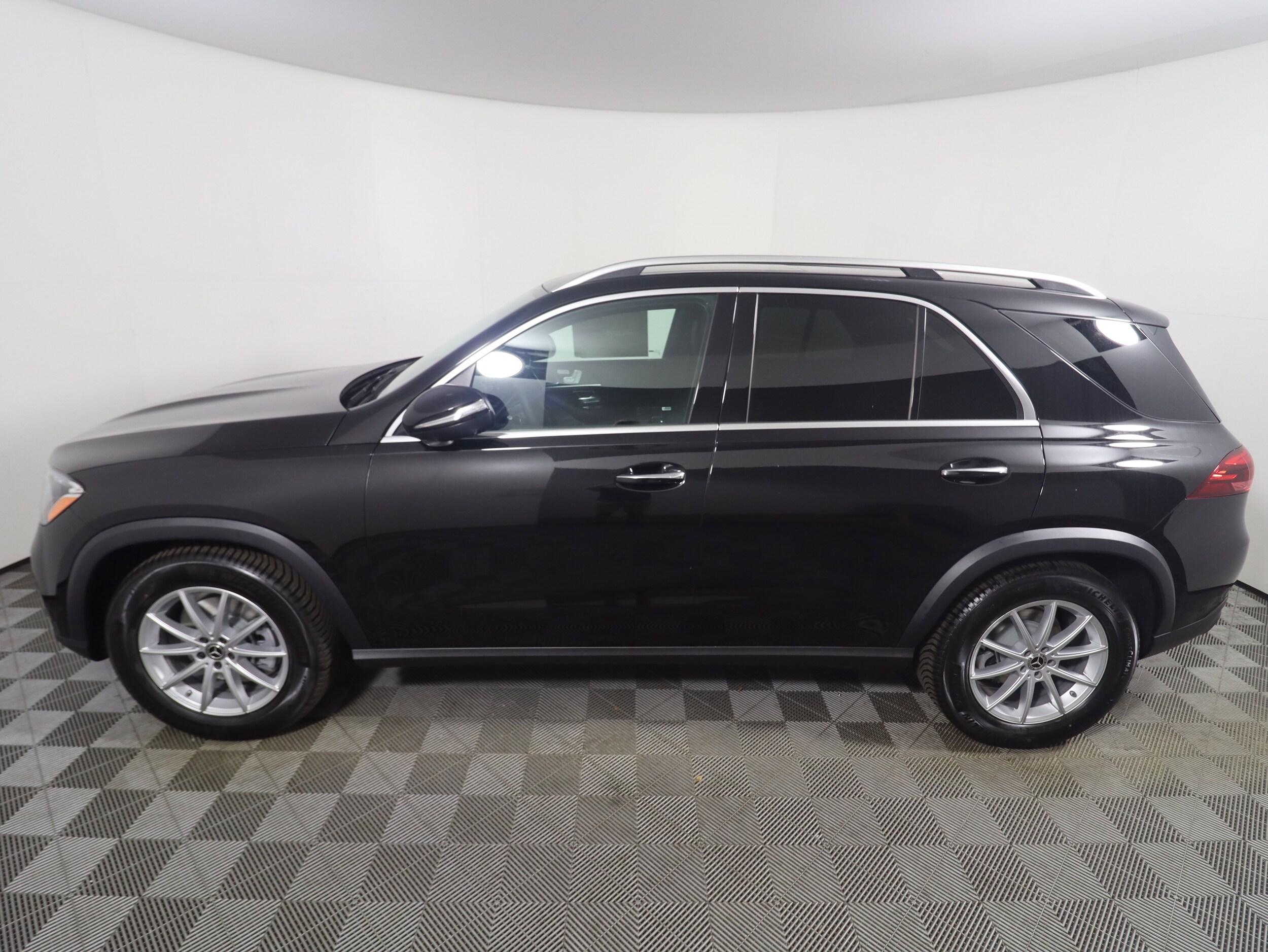 2026 Mercedes Benz GLE 350 4MATIC photo 2