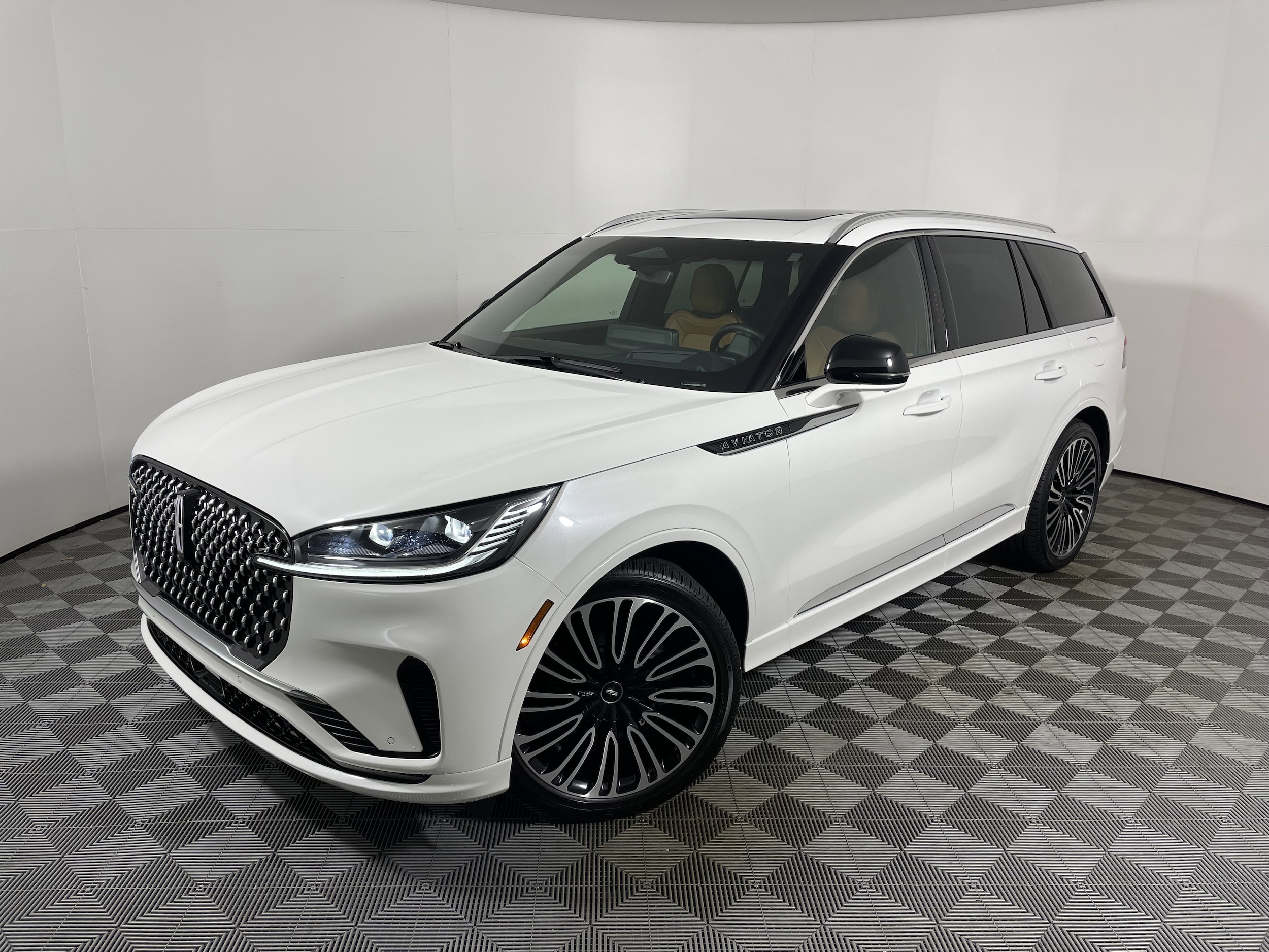 2025 Lincoln Aviator Black Label's photo